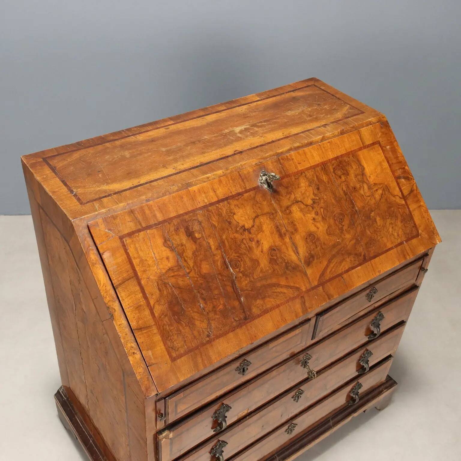 Antique walnut burr drop-leaf cabinet with 8 drawers, Italy, 18th century.