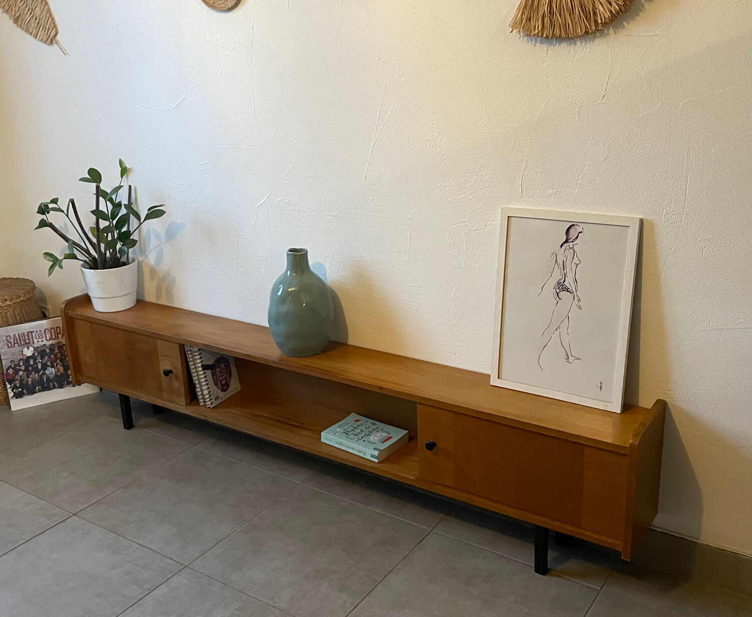 Very beautiful vintage low sideboard (shallow)