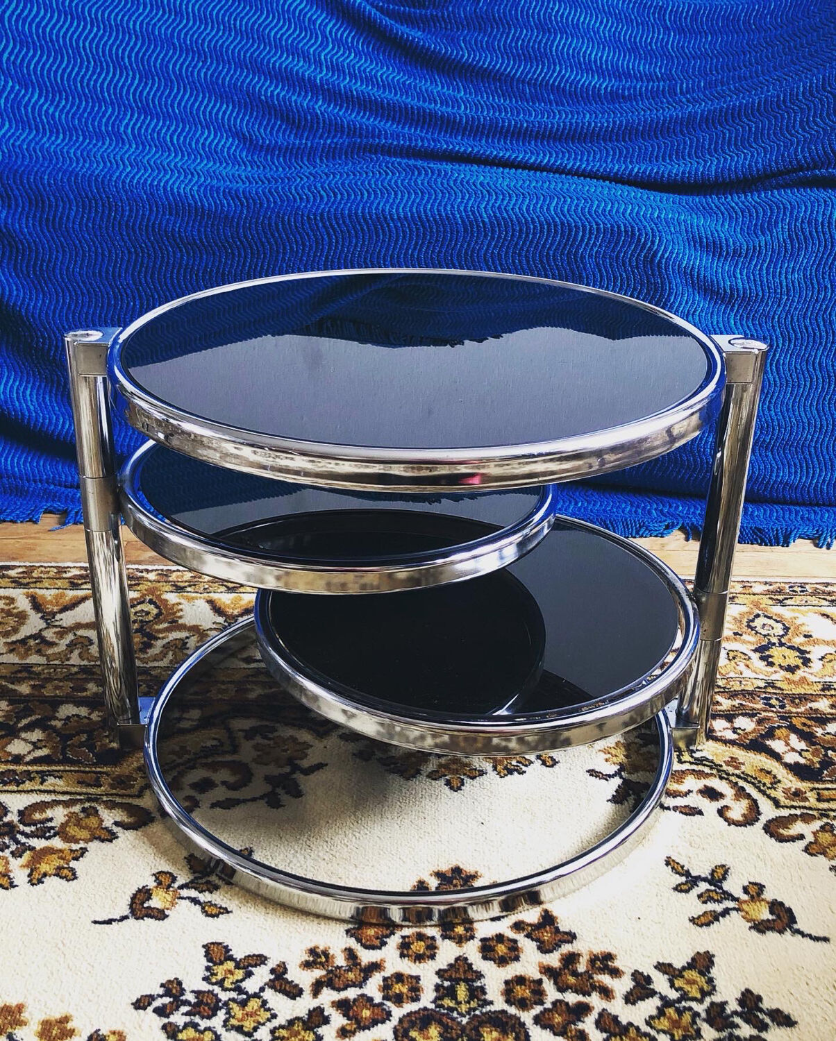 Round coffee table