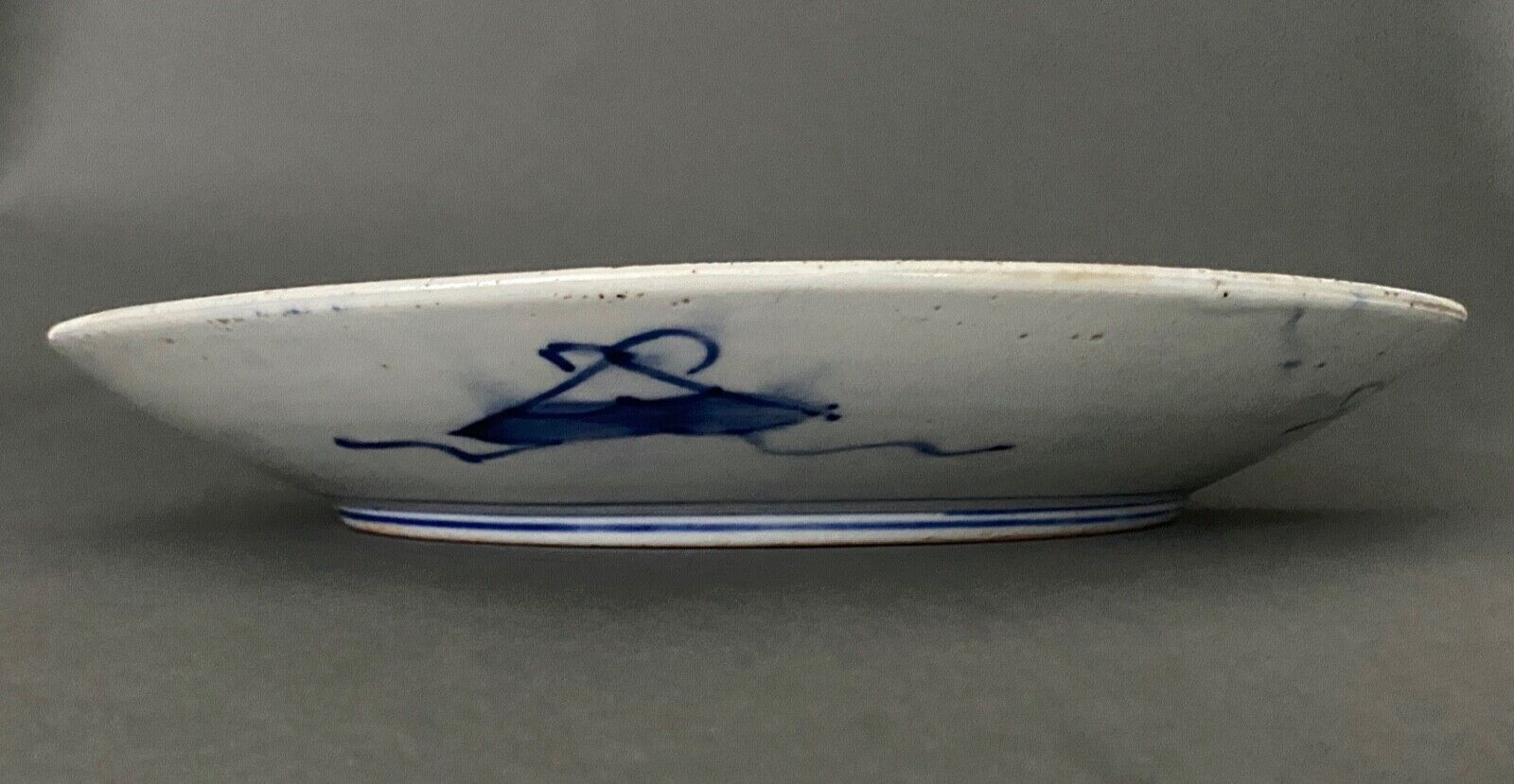 Large porcelain dish of Imari XIXth floral decoration