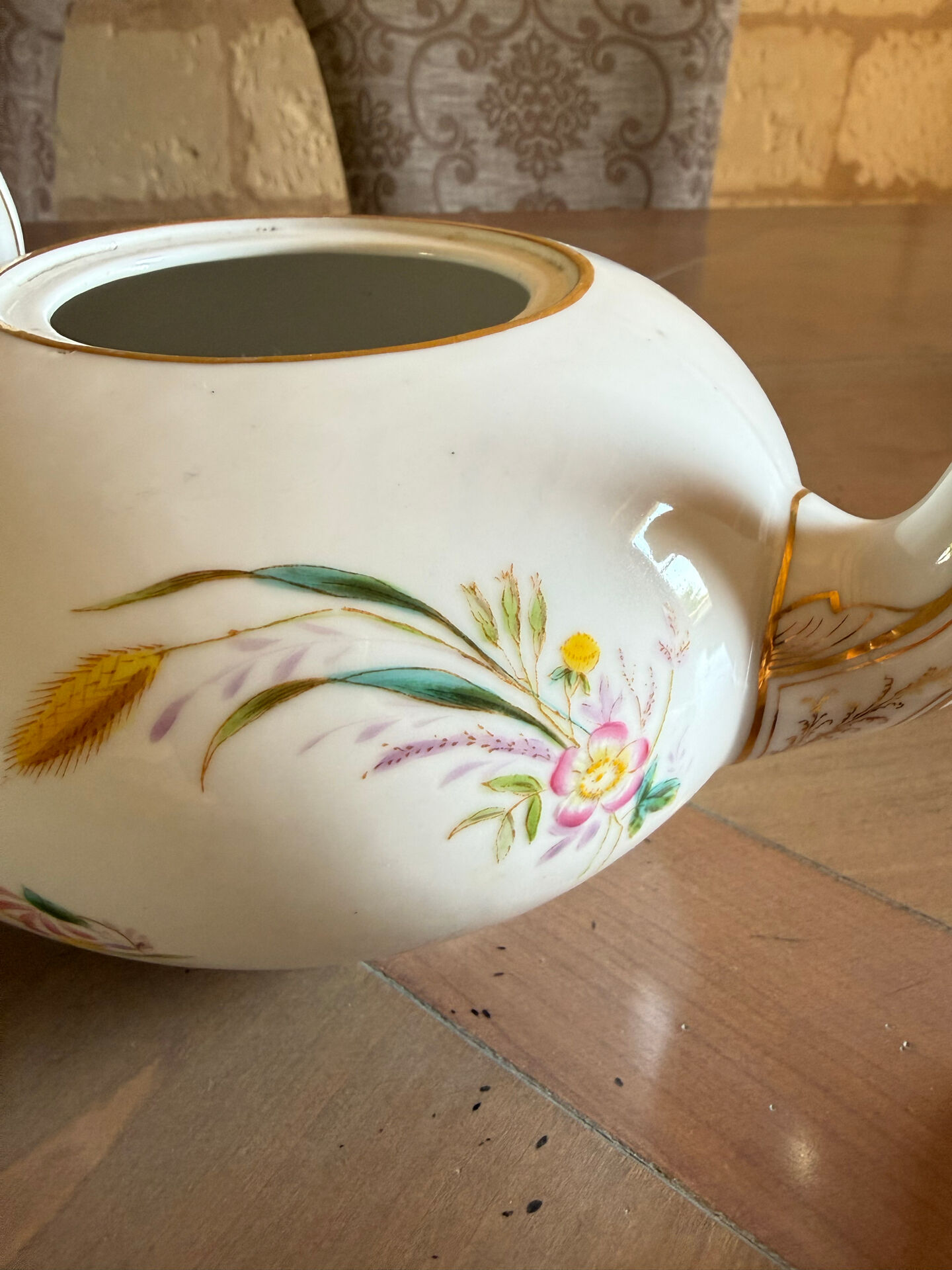 Théière très élégante et ses 8 tasses