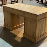 Flat oak desk