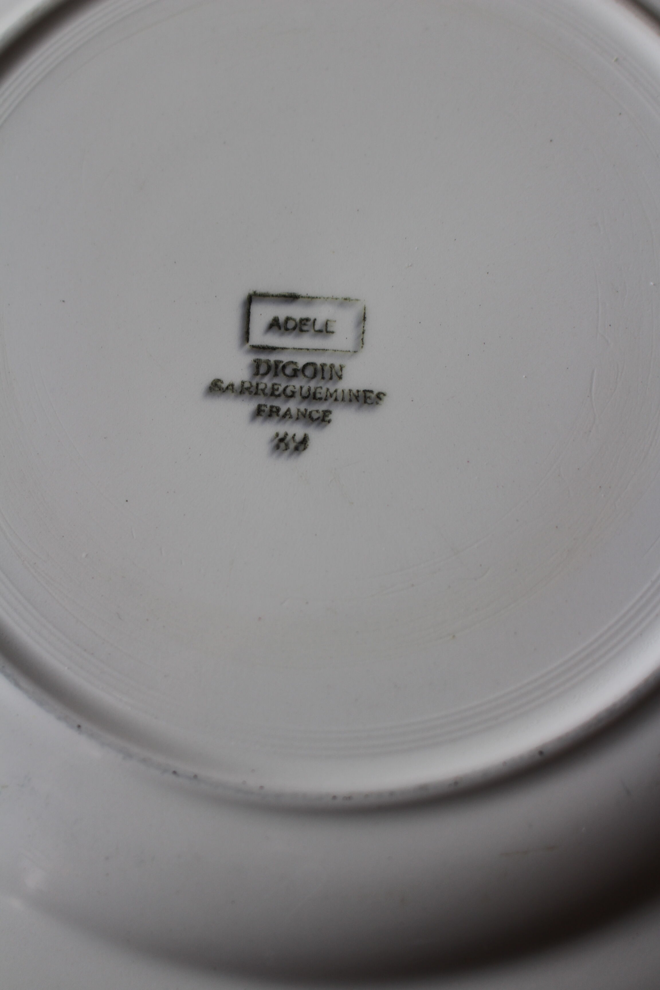 Round dish Digoin Sarreguemines Adèle pink green