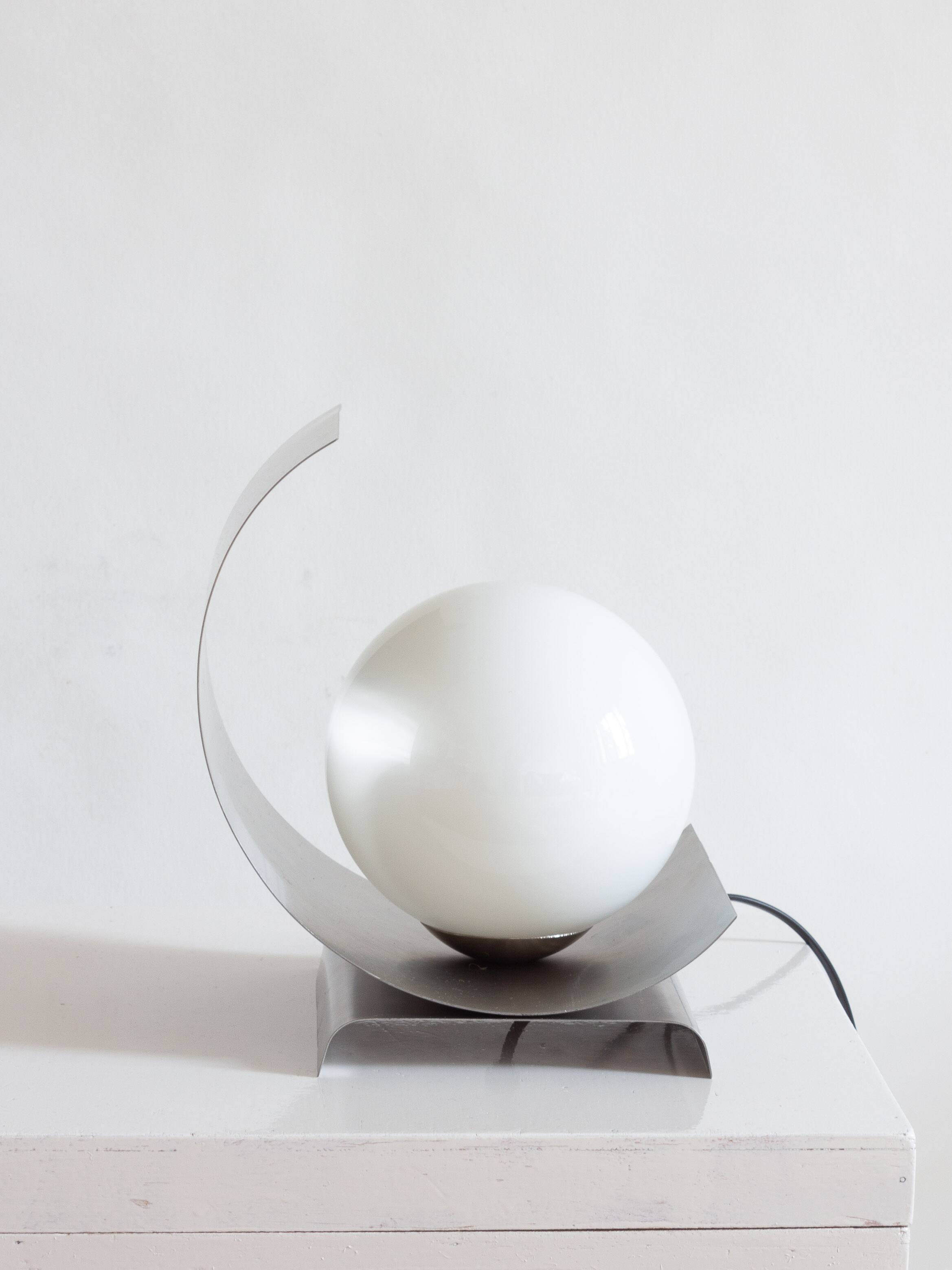 Lampe en acier et opaline - Années 70