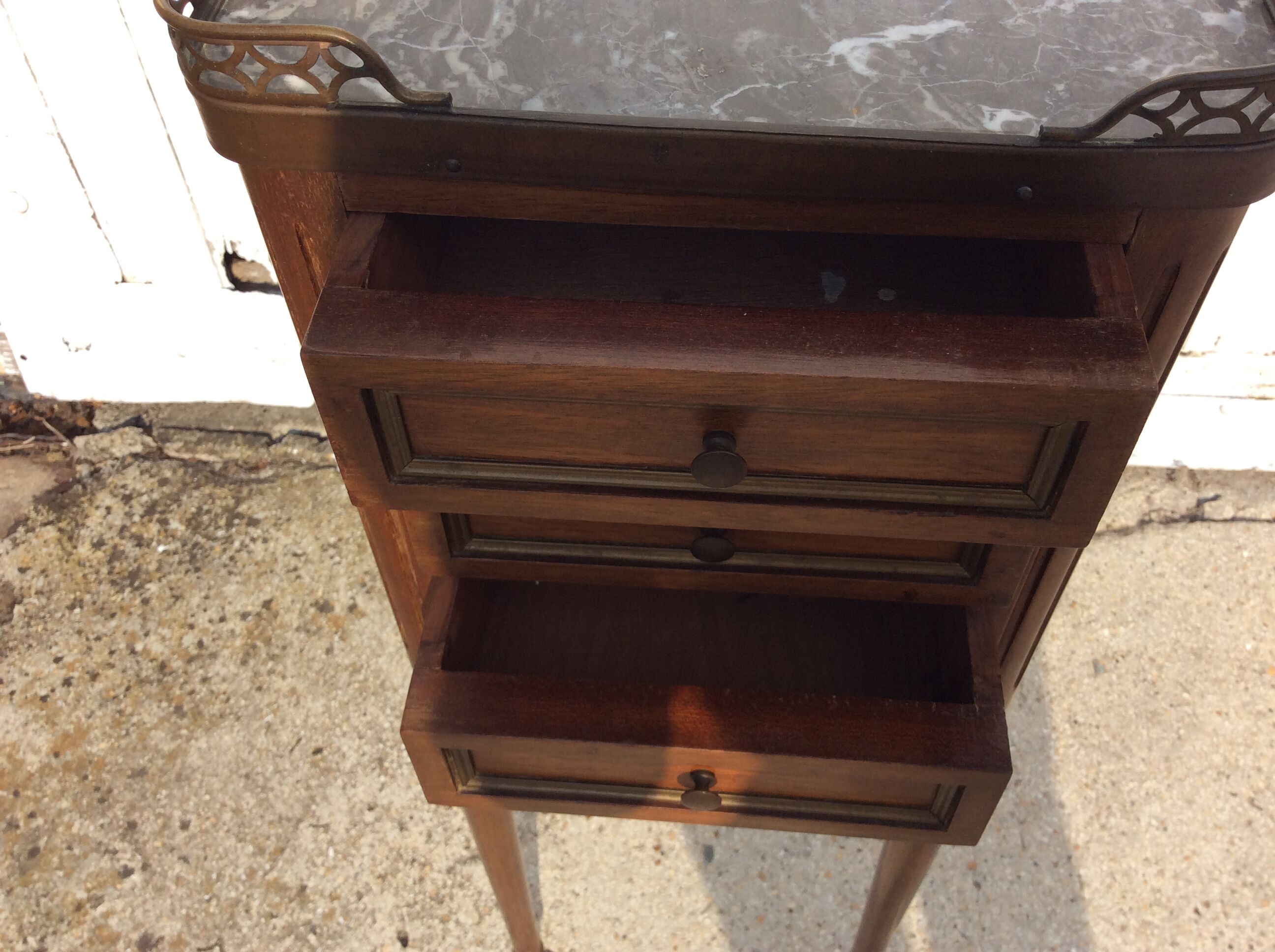 Beside table XVlllème