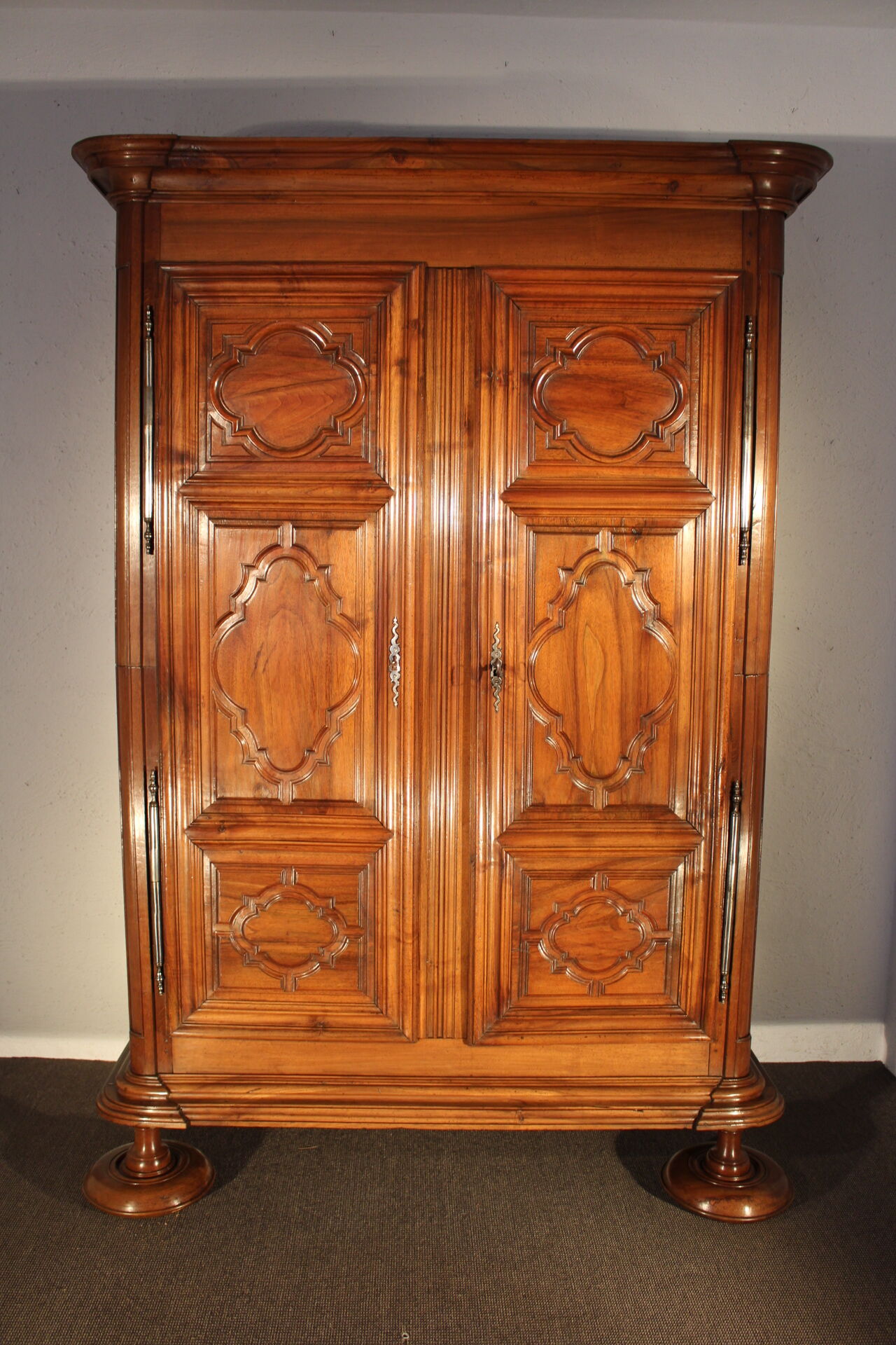 Wardrobe XVIIIth century Louis XIV