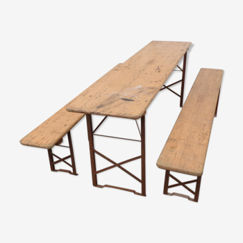 Table and 2 folding benches