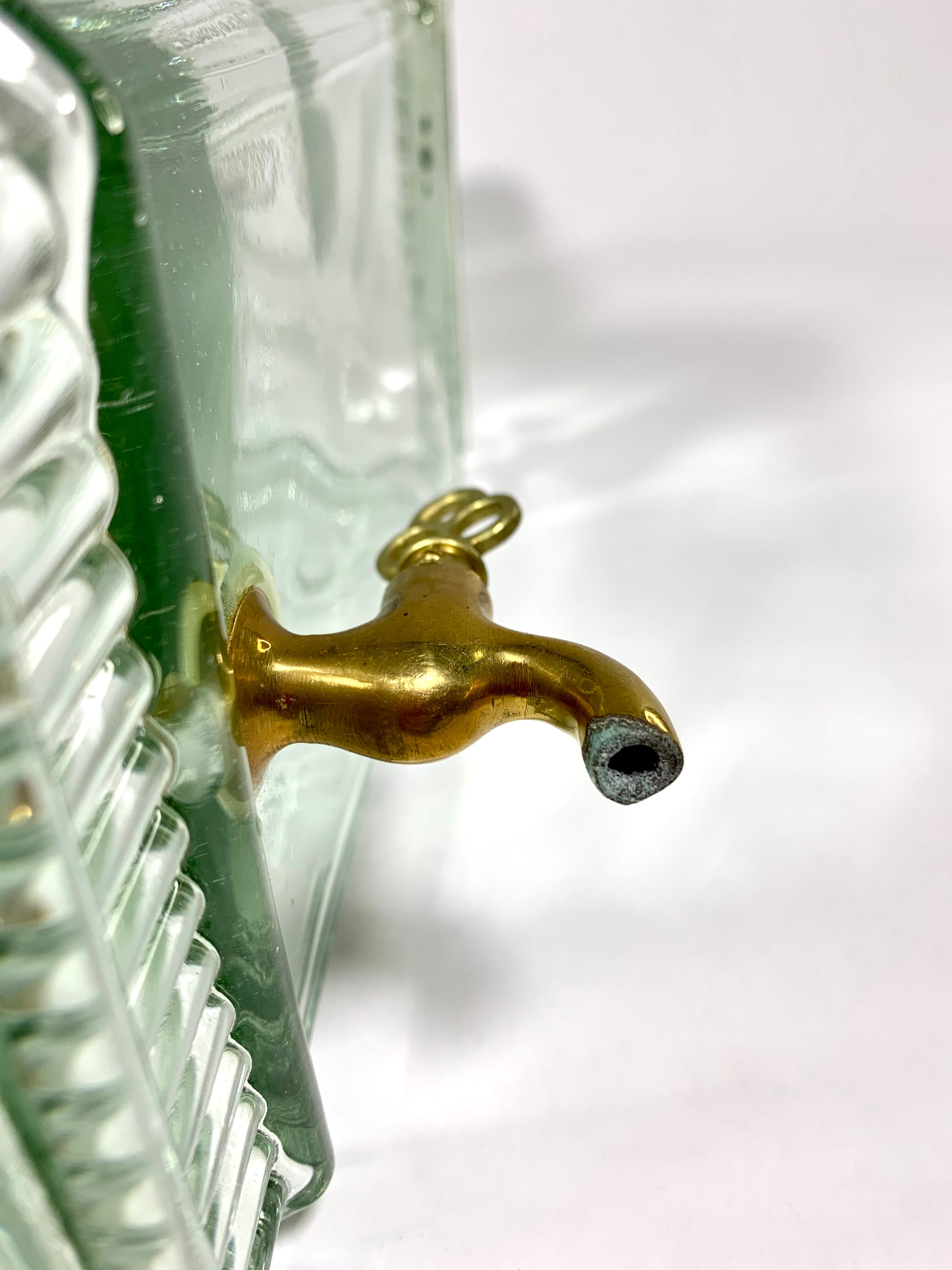 Quadrangular glass fountain and brass tap