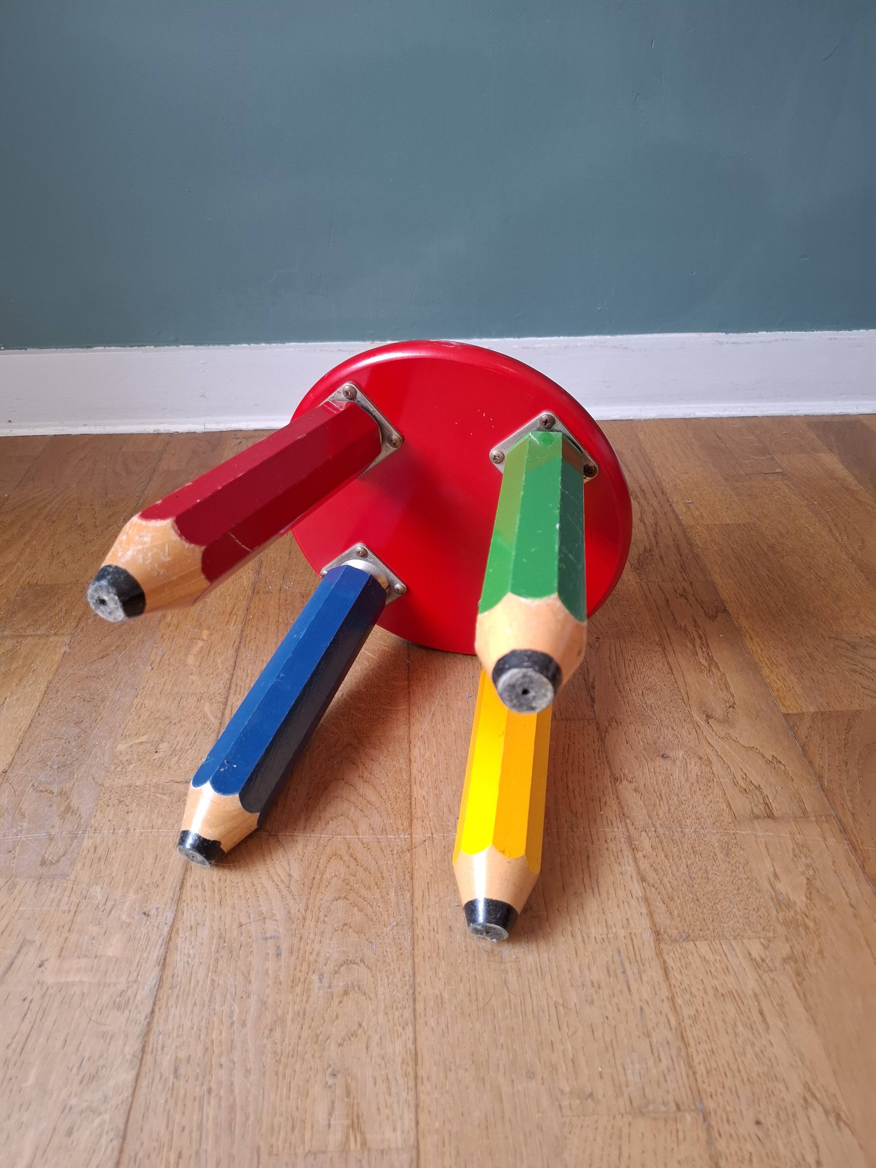 Tabouret crayon style Memphis