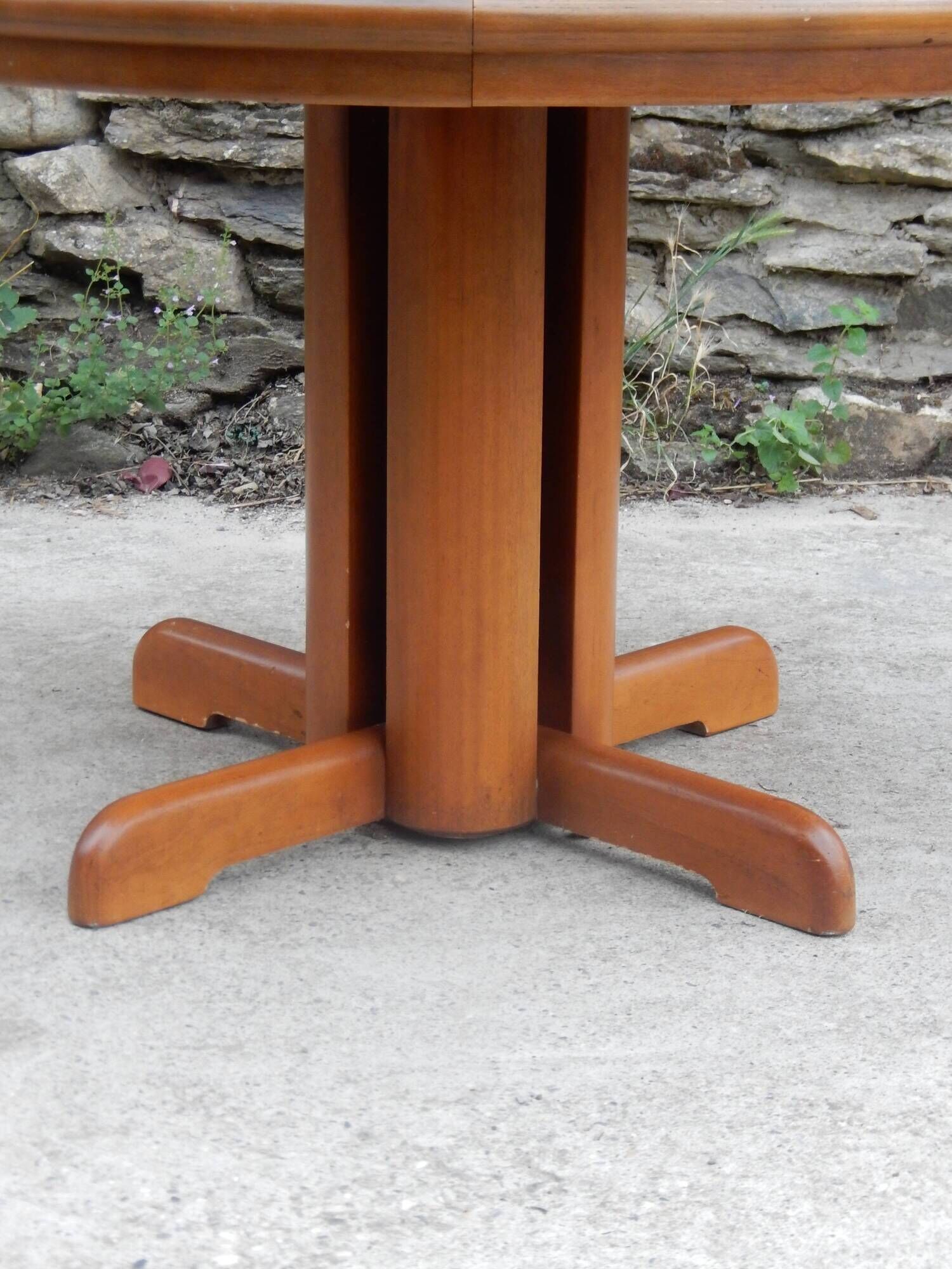 Magnifique table ronde scandinave à rallonge style Regain / Baumann
