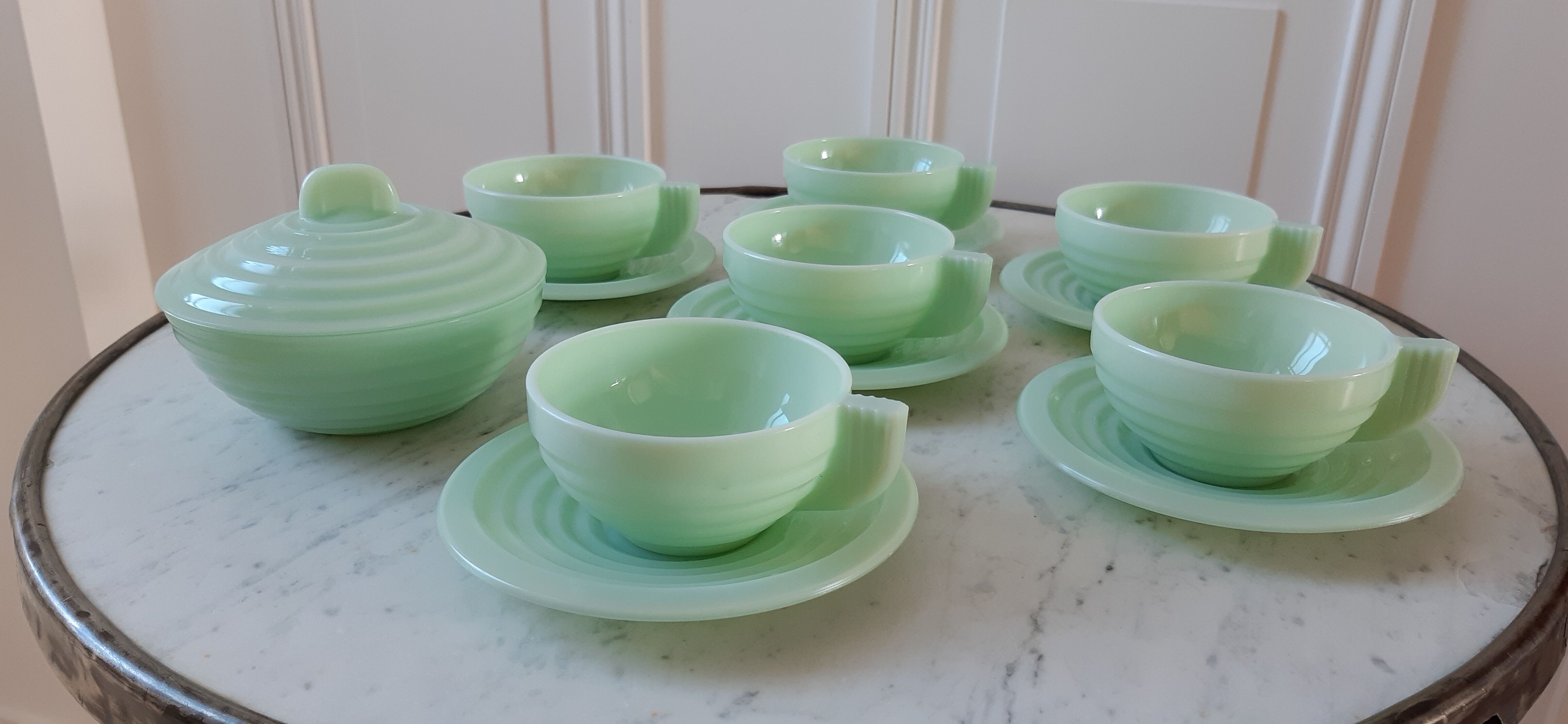 Coffee/tea set in 30s green opaline