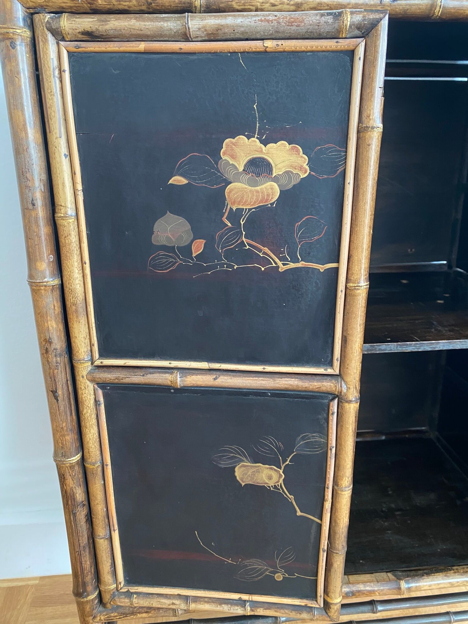 Original Victorian furniture in lacquered bamboo from the 19th century, chinoiserie