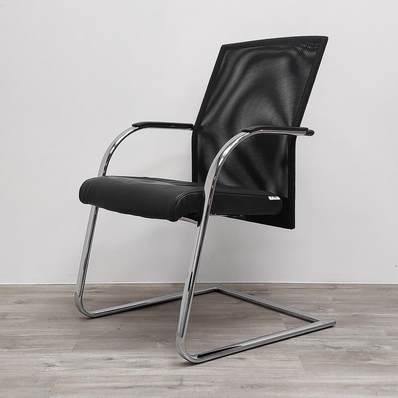 Trendoffice sled chair Black with armrests
