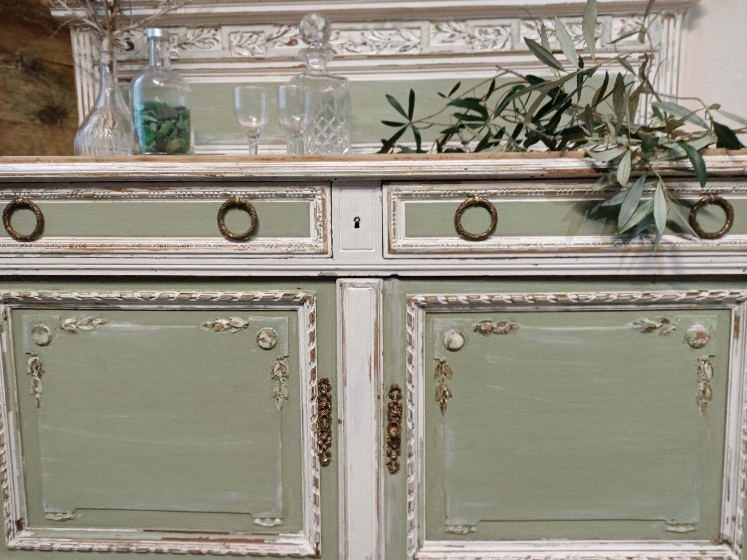 Patinated buffet service