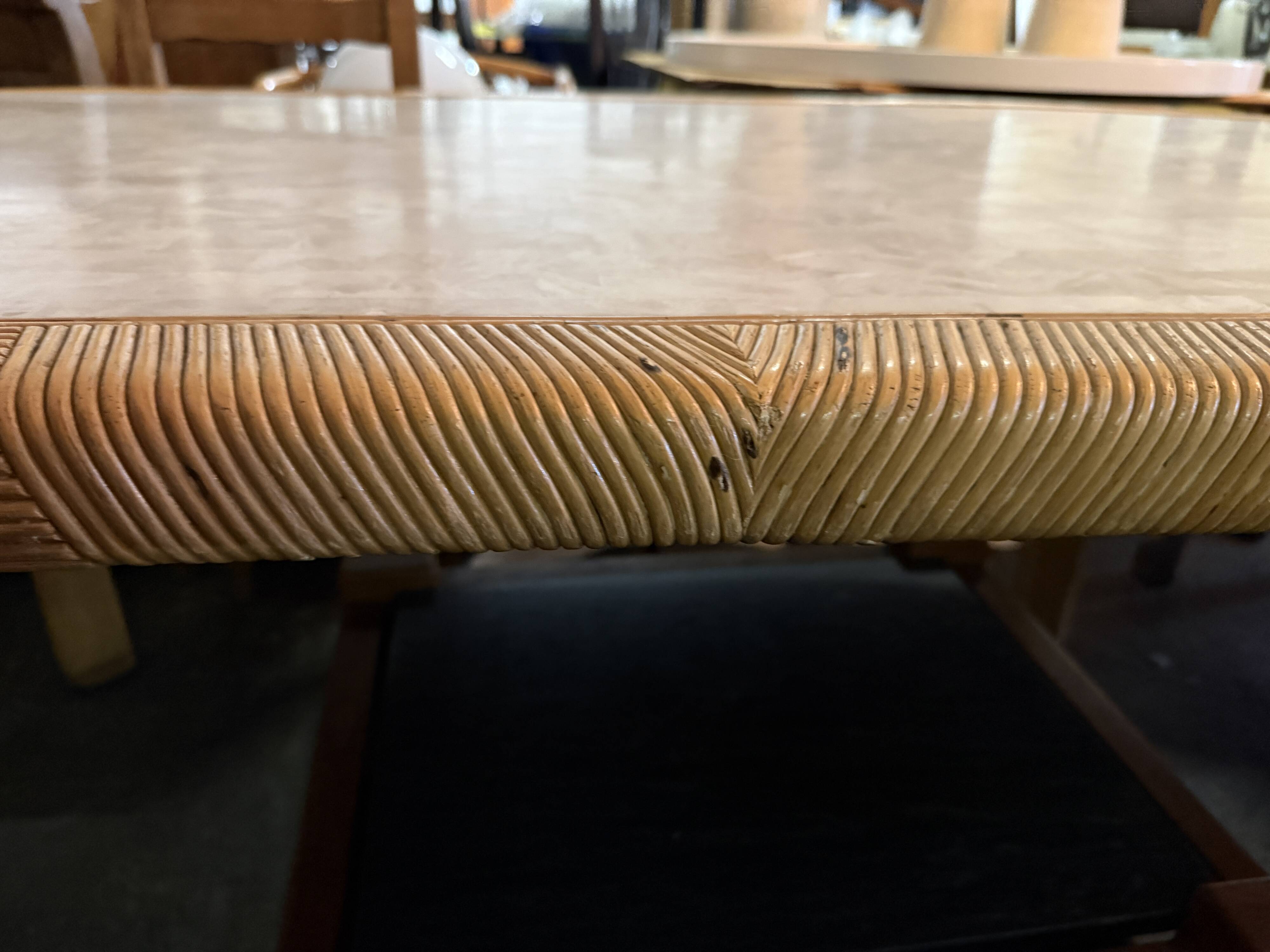 Table à manger en rotin et travertin Vivai del Sud, Italie, années 1960.