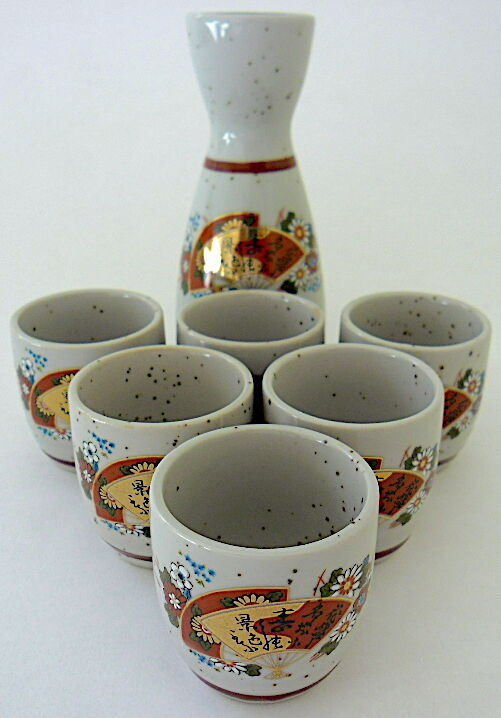 Far Eastern porcelain sake service consisting of a carafon and six cups