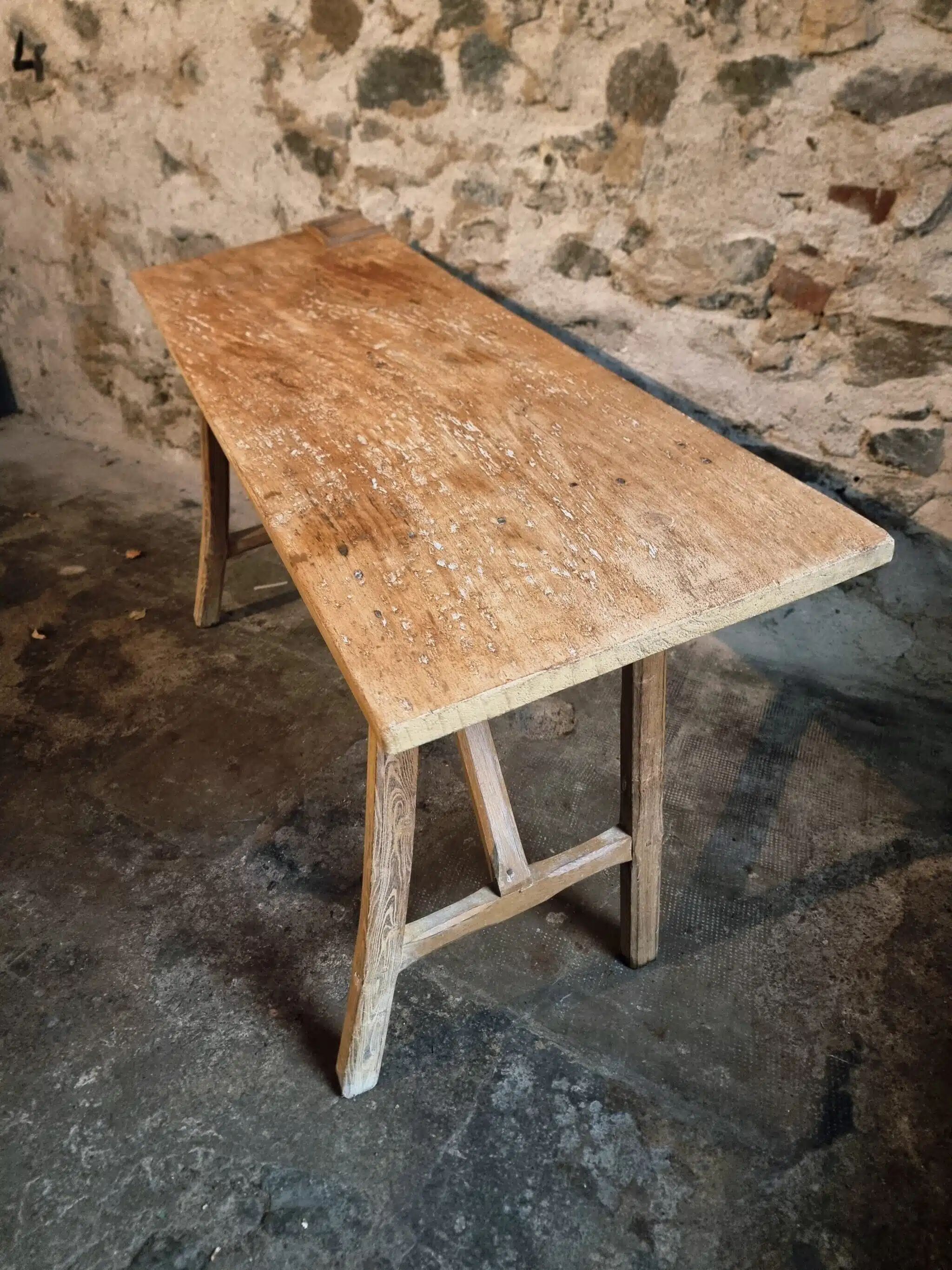 Table de toilette ou bureau d'écriture français ancien en châtaignier et peuplier, vers 1900