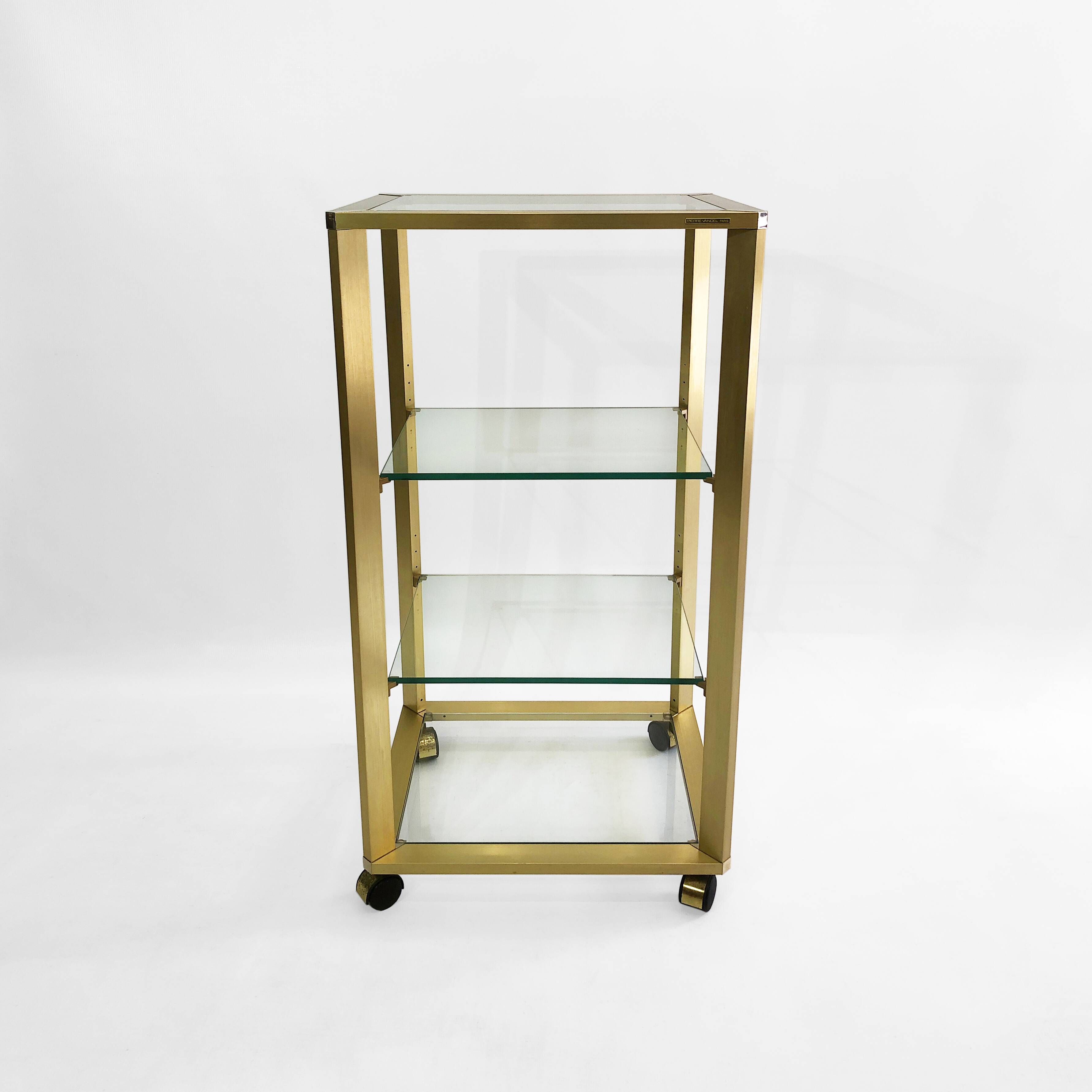 Pierre Vandel Gold étagère On Wheels 1970s Mid Century Hollywood Regency Shelving