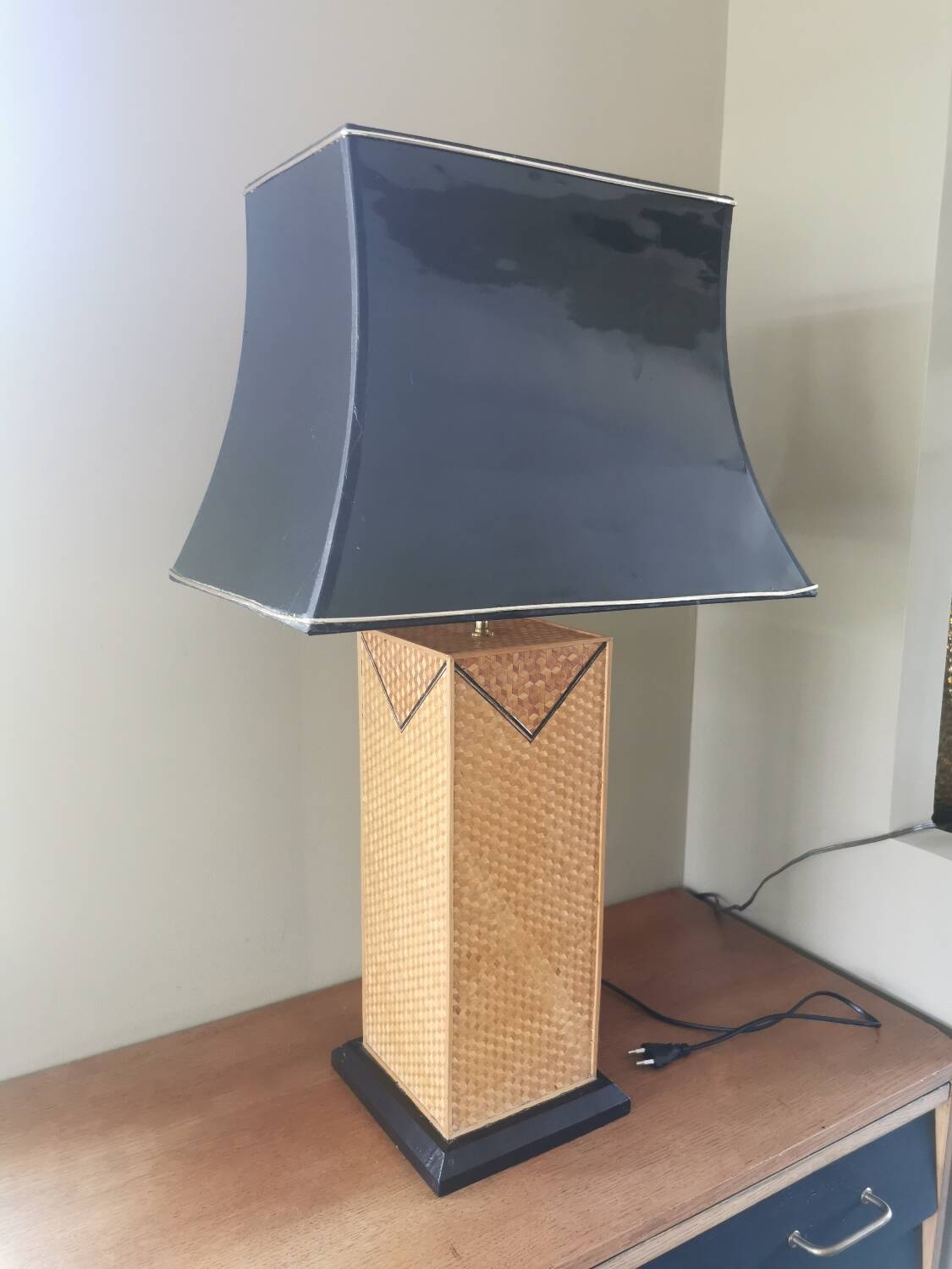 Vintage straw marquetry lamp