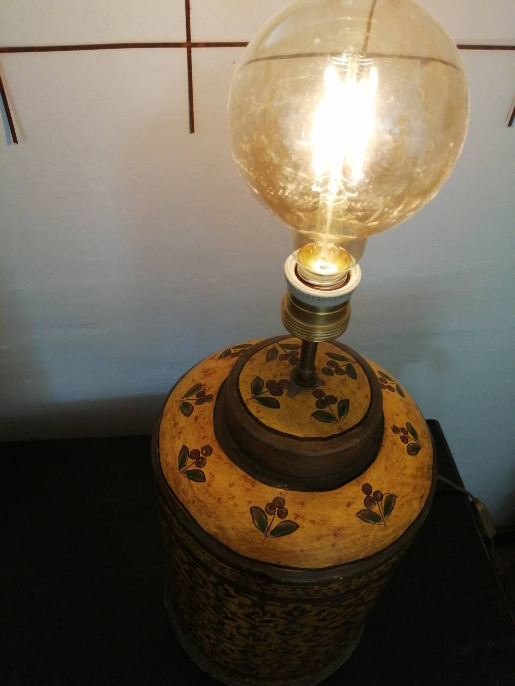 Duo of vintage metal lamps