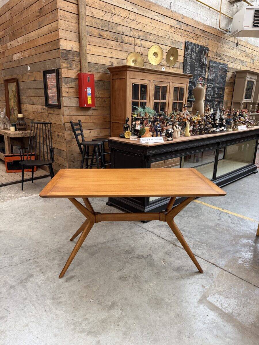 « Table hélicoptère » par E. Gomme pour G-Plan