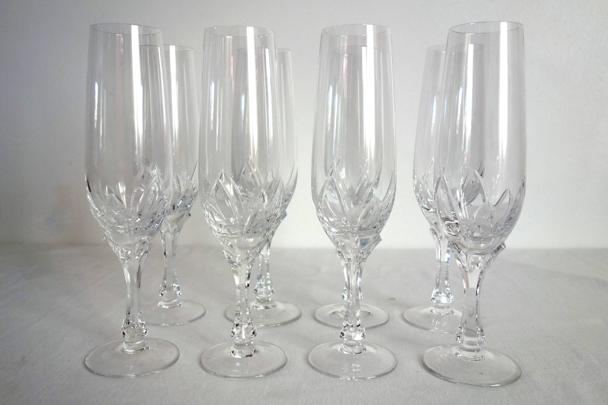 8 flûtes à champagne en cristal ciselé vintage