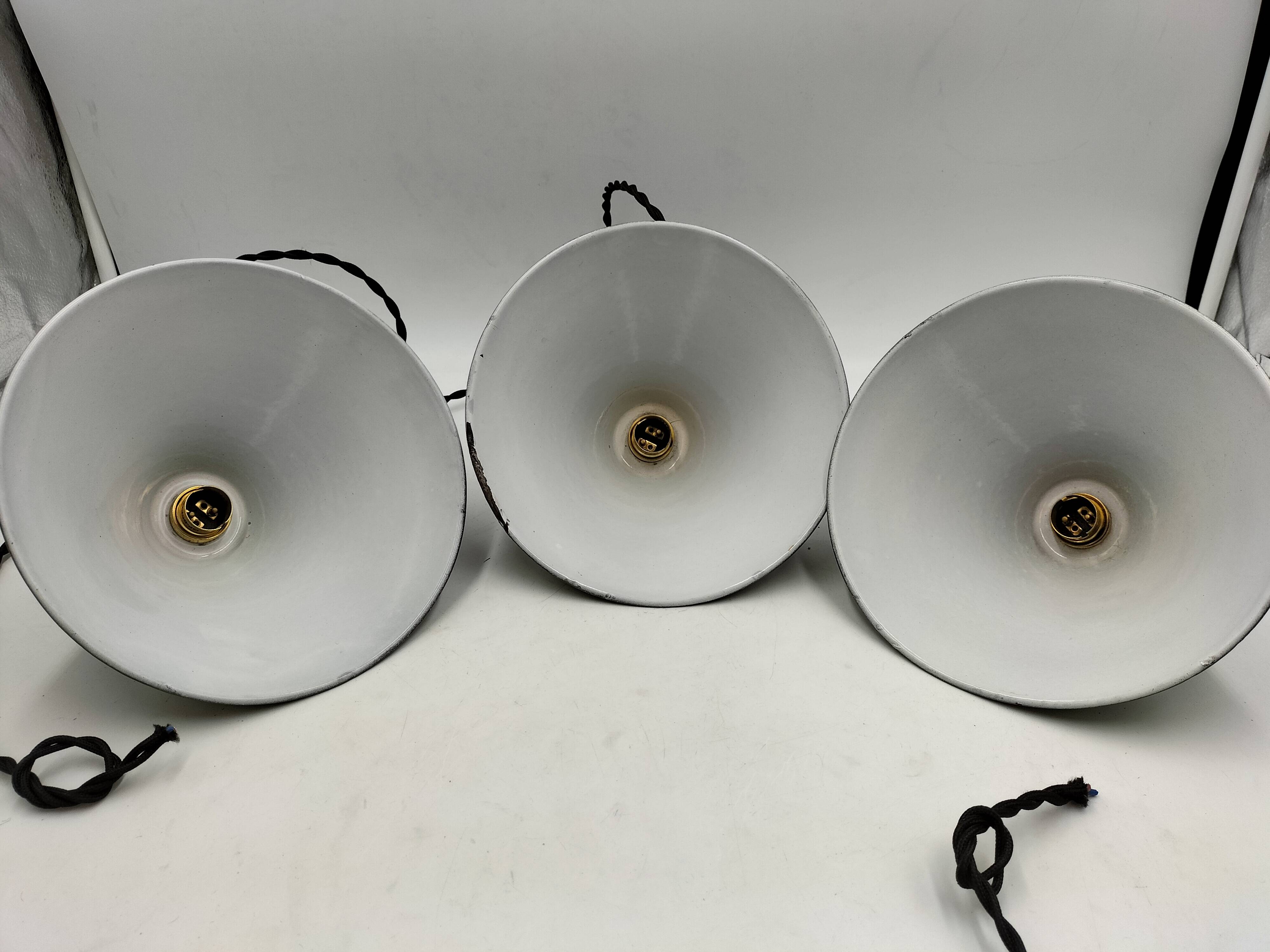 Enamelled sheet metal suspensions