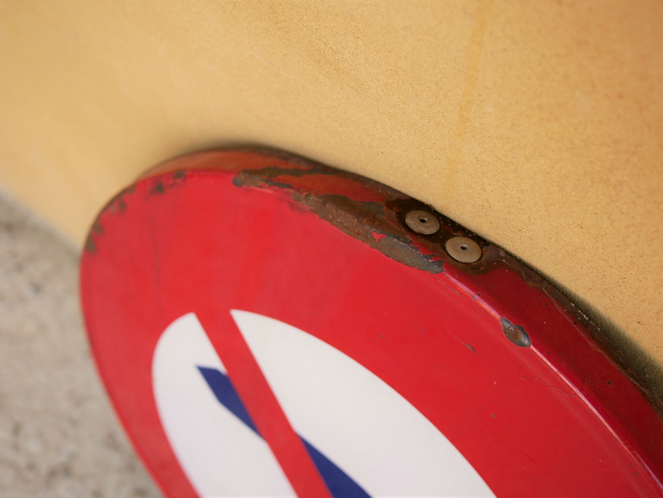 Enamelled plate Vintage panel "no turning left"