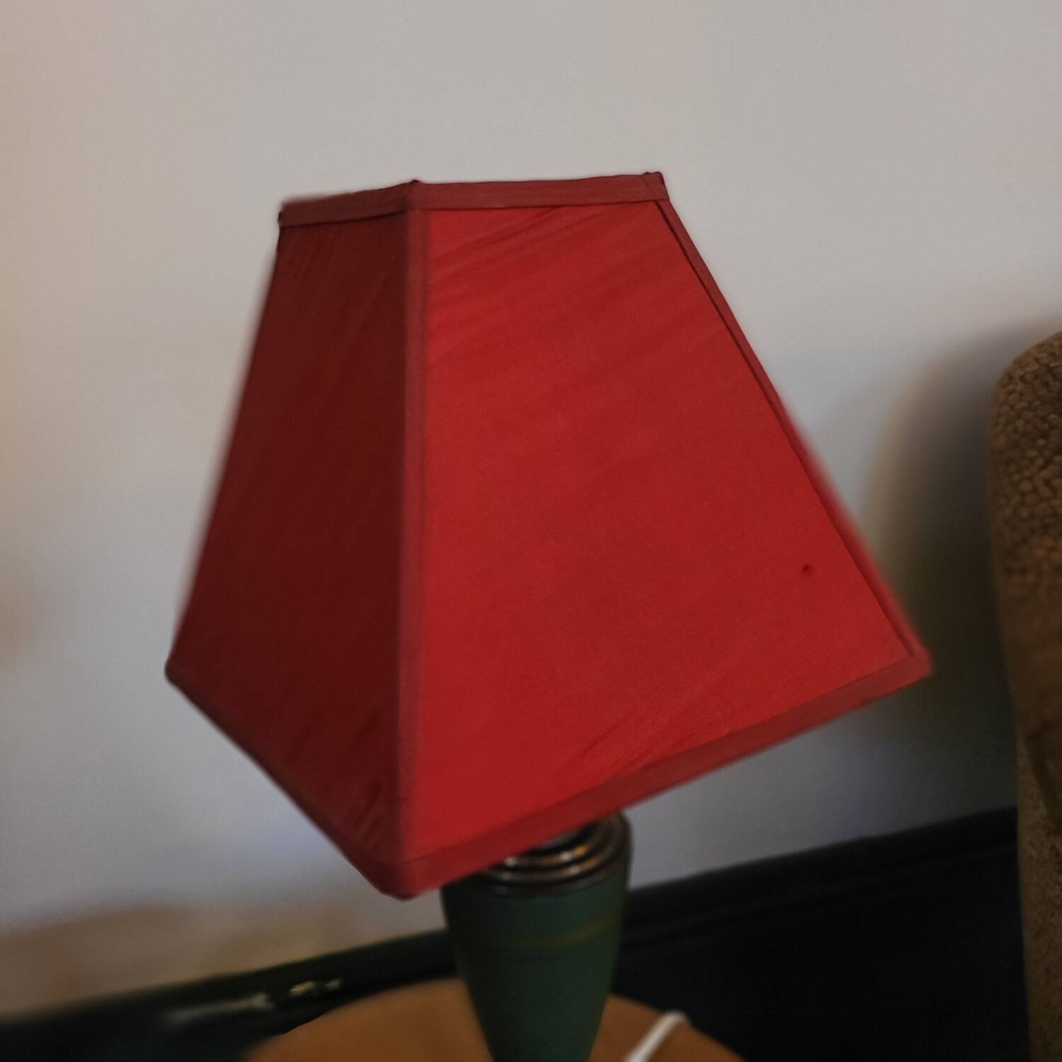 Vintage 1960s lamp – black veined marble and decorated metal