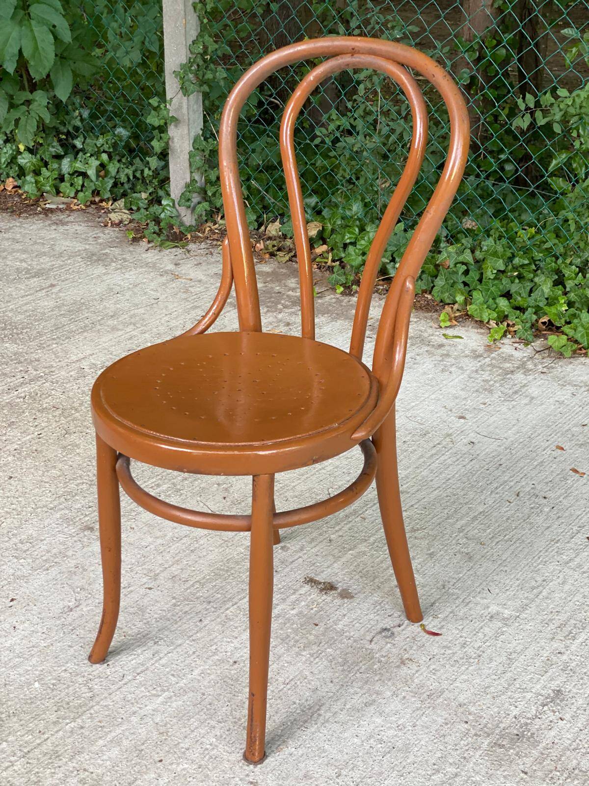 Round curved wood bistro chair
