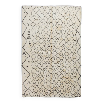 Tapis marocain contemporain en laine naturelle non teinte