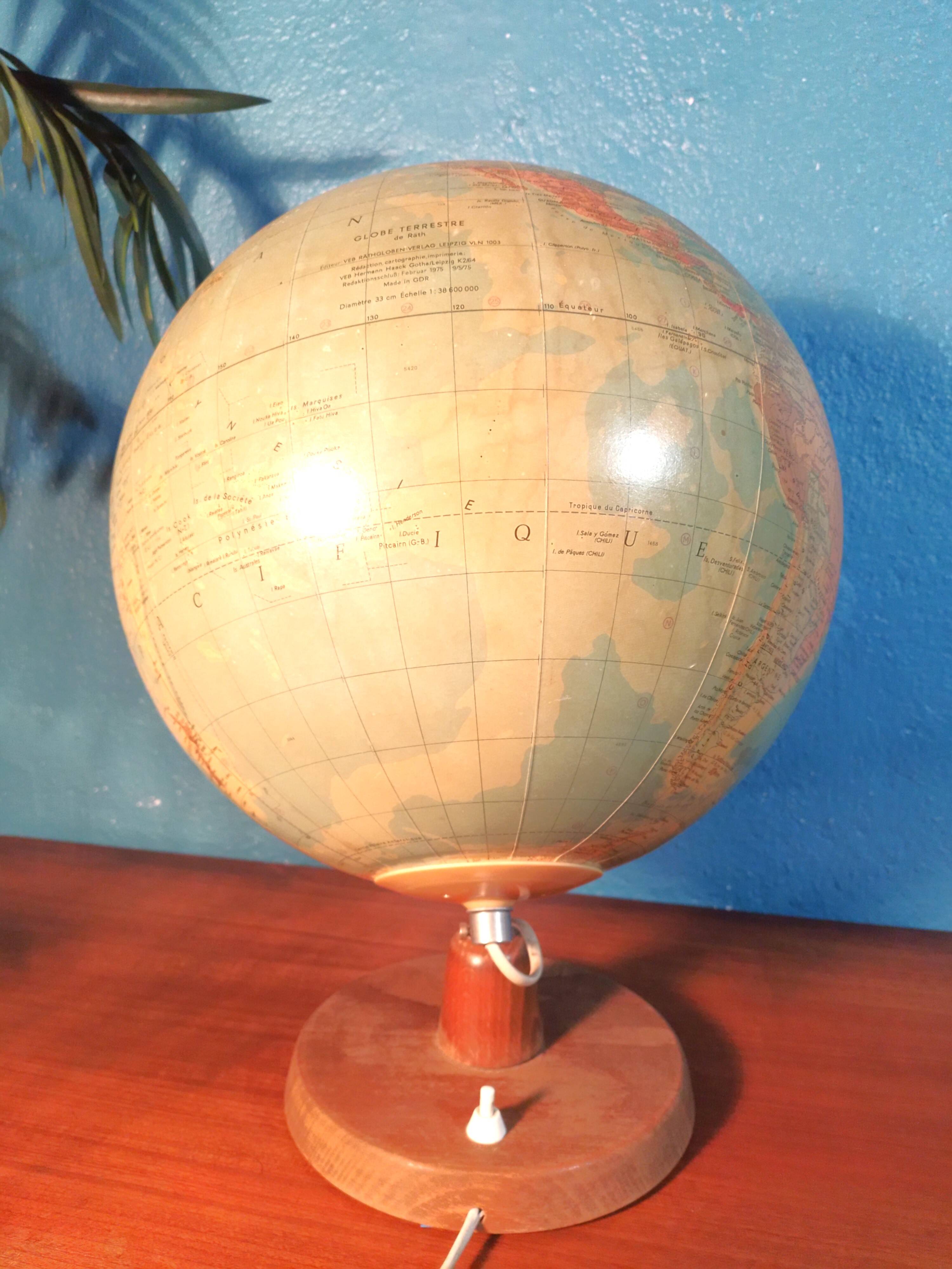 Terrestrial globe RDA 1970s