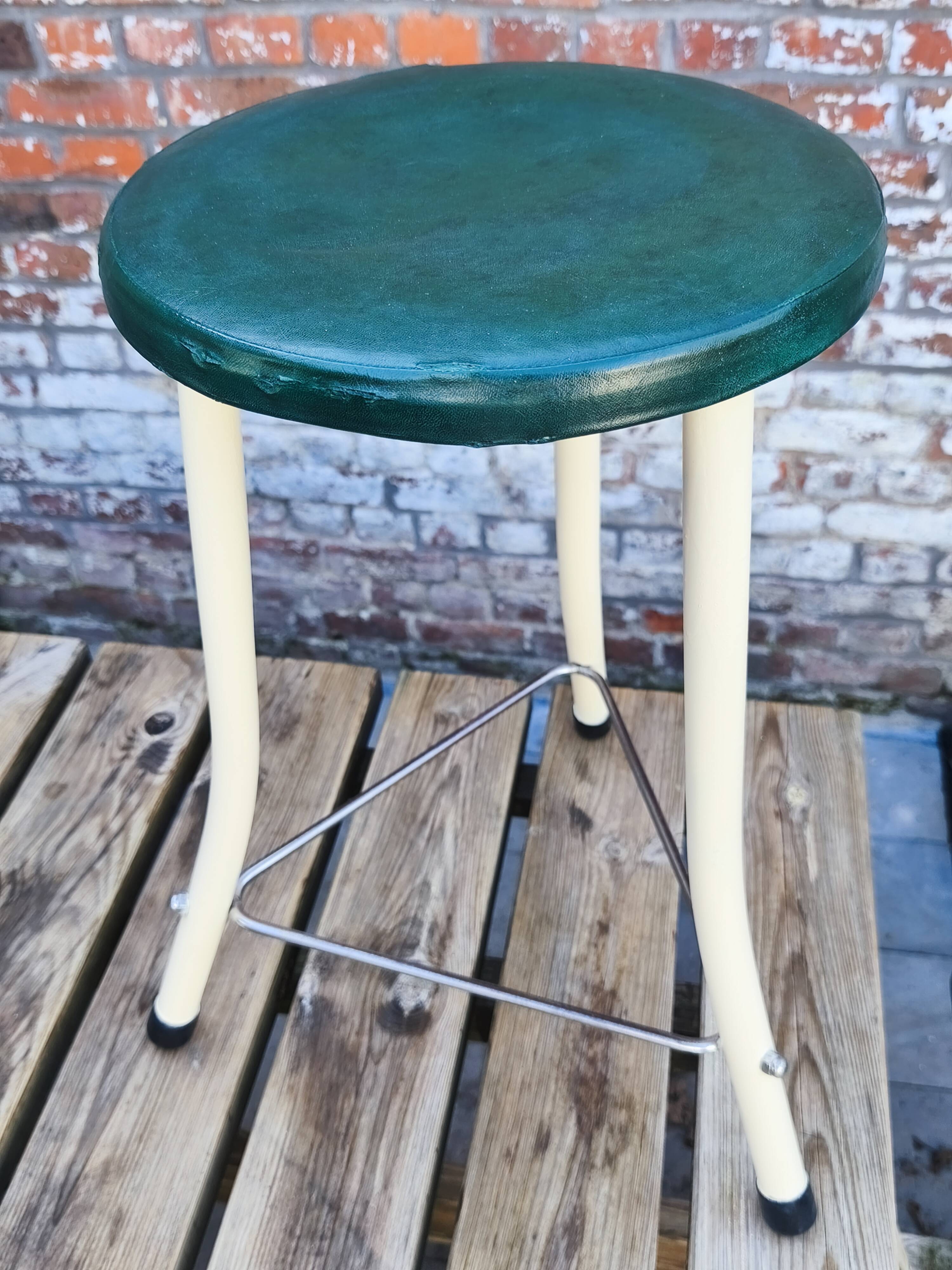 Tripod stool