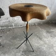 Lot de 2 tables d’appoint vintage italiennes en raphia
