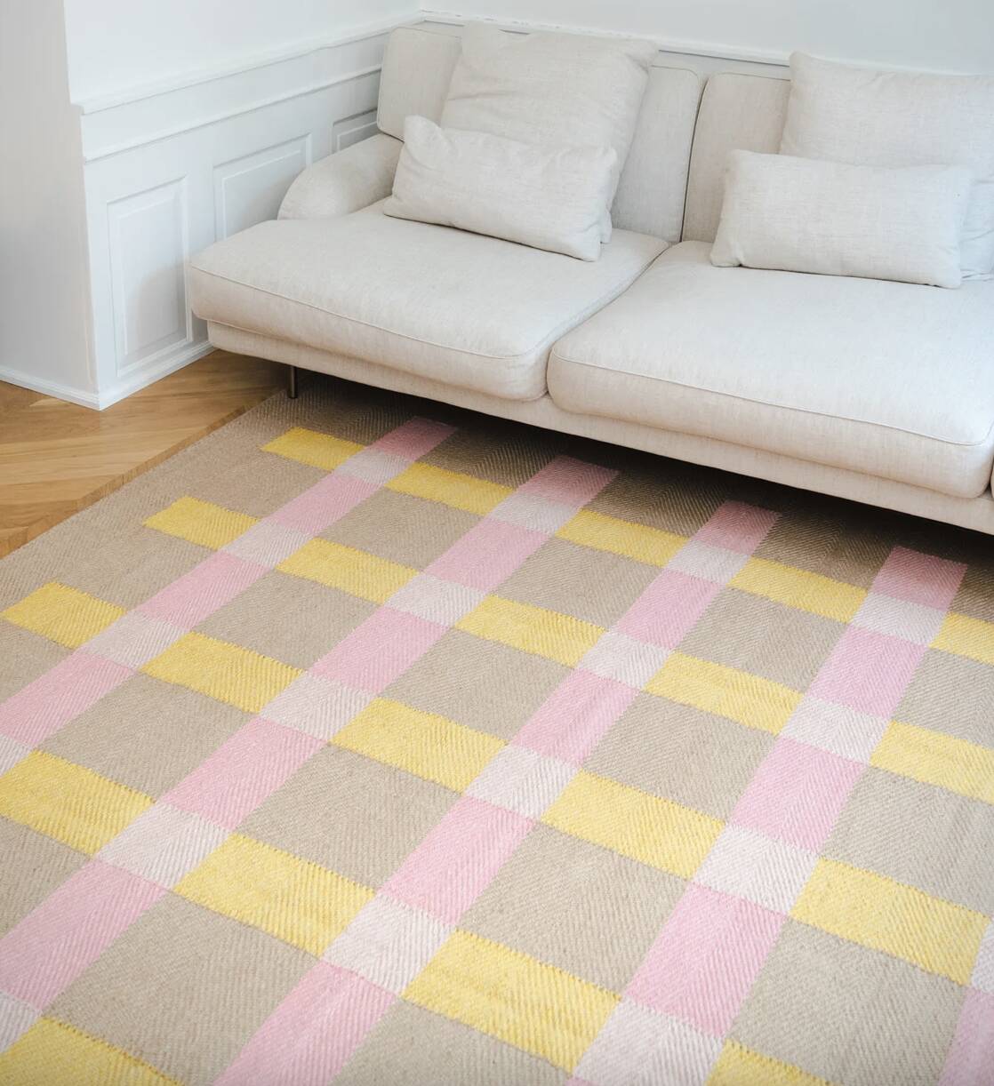 Tapis en jute à rayures roses et jaunes