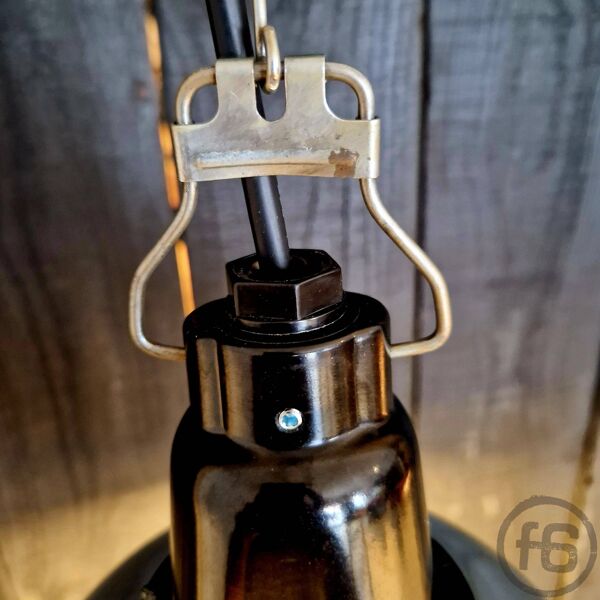 „Judith“ Petite lampe en bakélite ukrainienne noire / polie