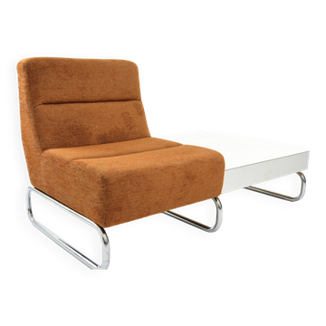 Single terracotta bench seat