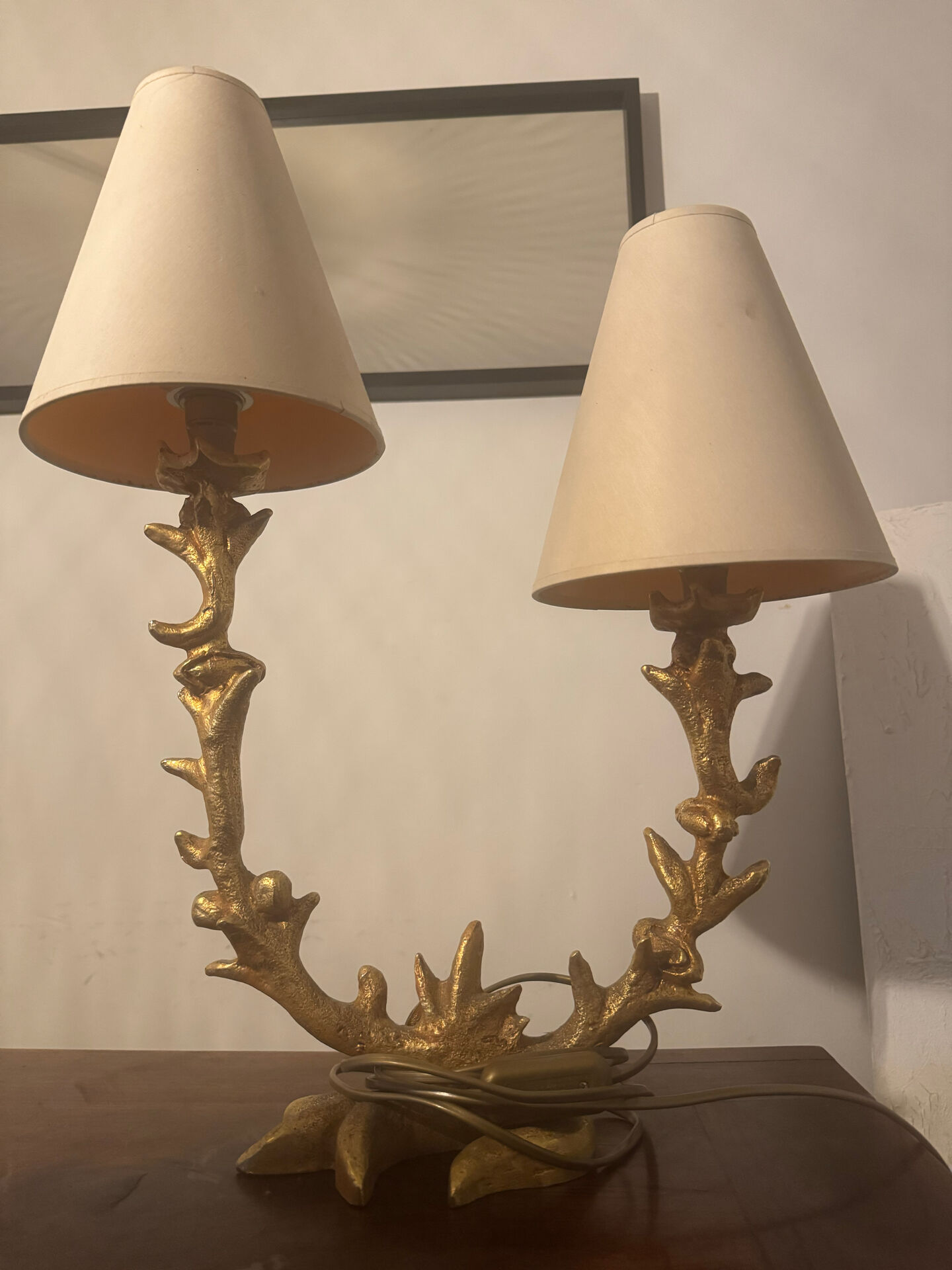 Lampe de table à deux bras en bronze doré par Georges Mathias for Fond