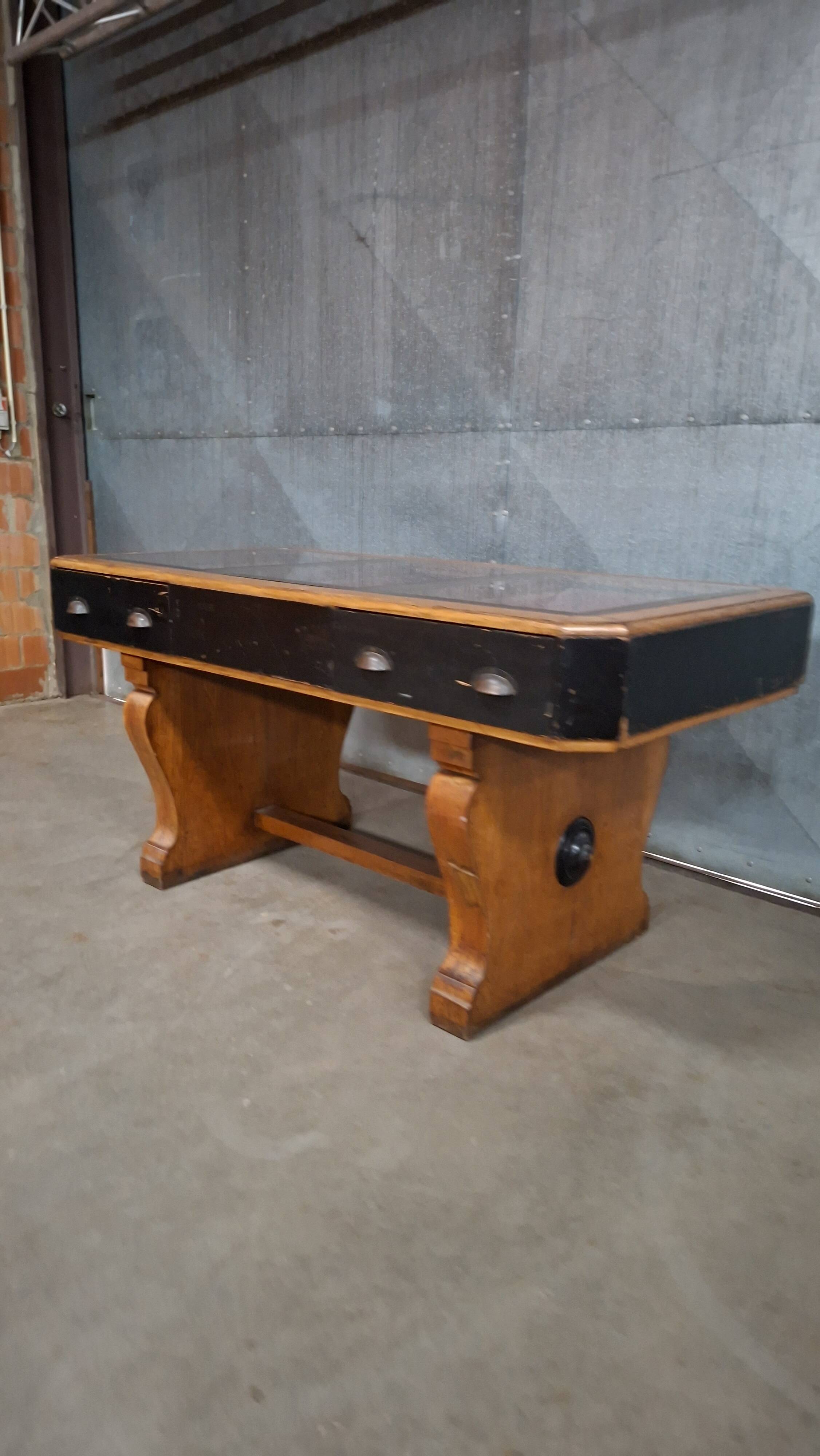 Table vitrine / table de présentation / comptoir avec tiroirs