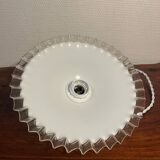 Wavy opaline suspension