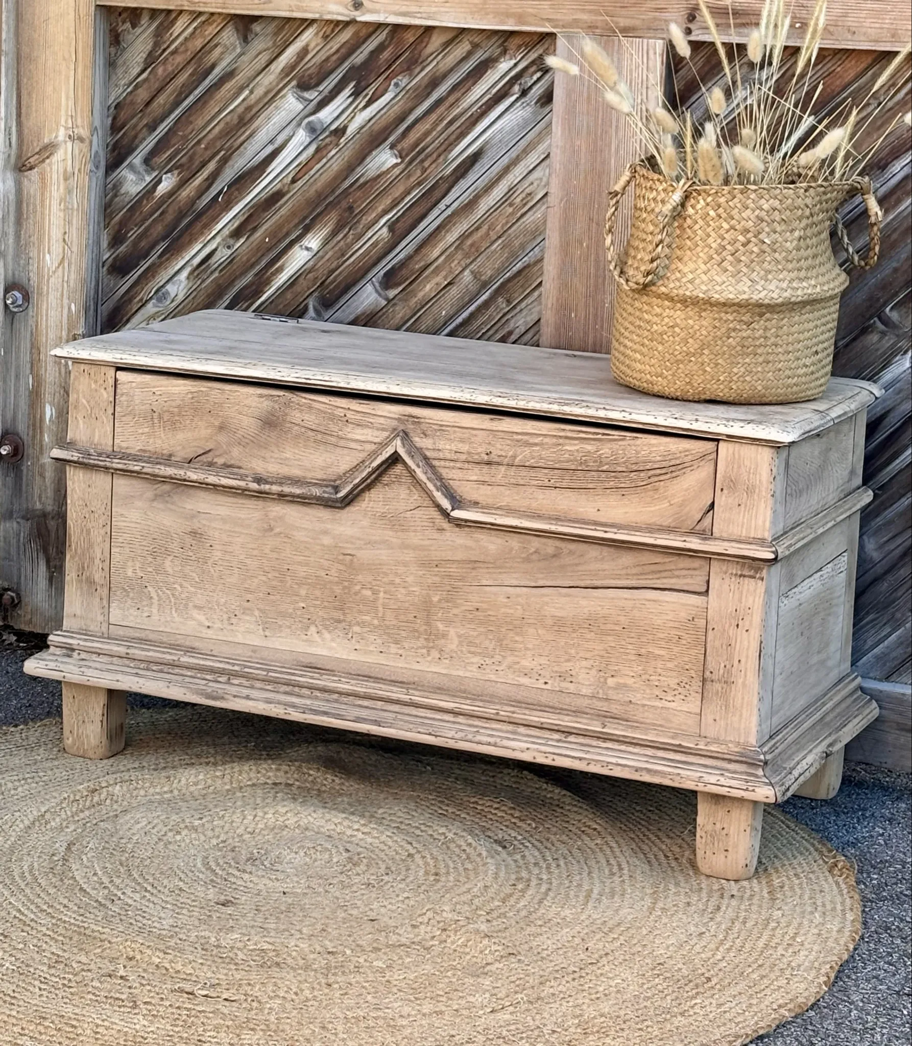 Banc coffre ancien en chêne massif brut