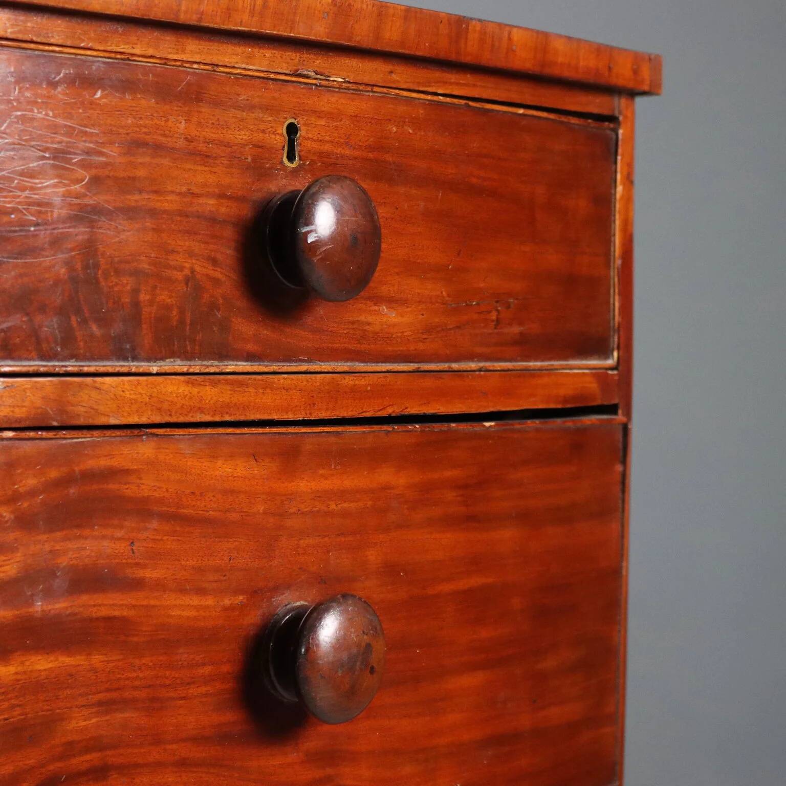 Commode ancienne en acajou 4 tiroirs Italie XIXe siècle