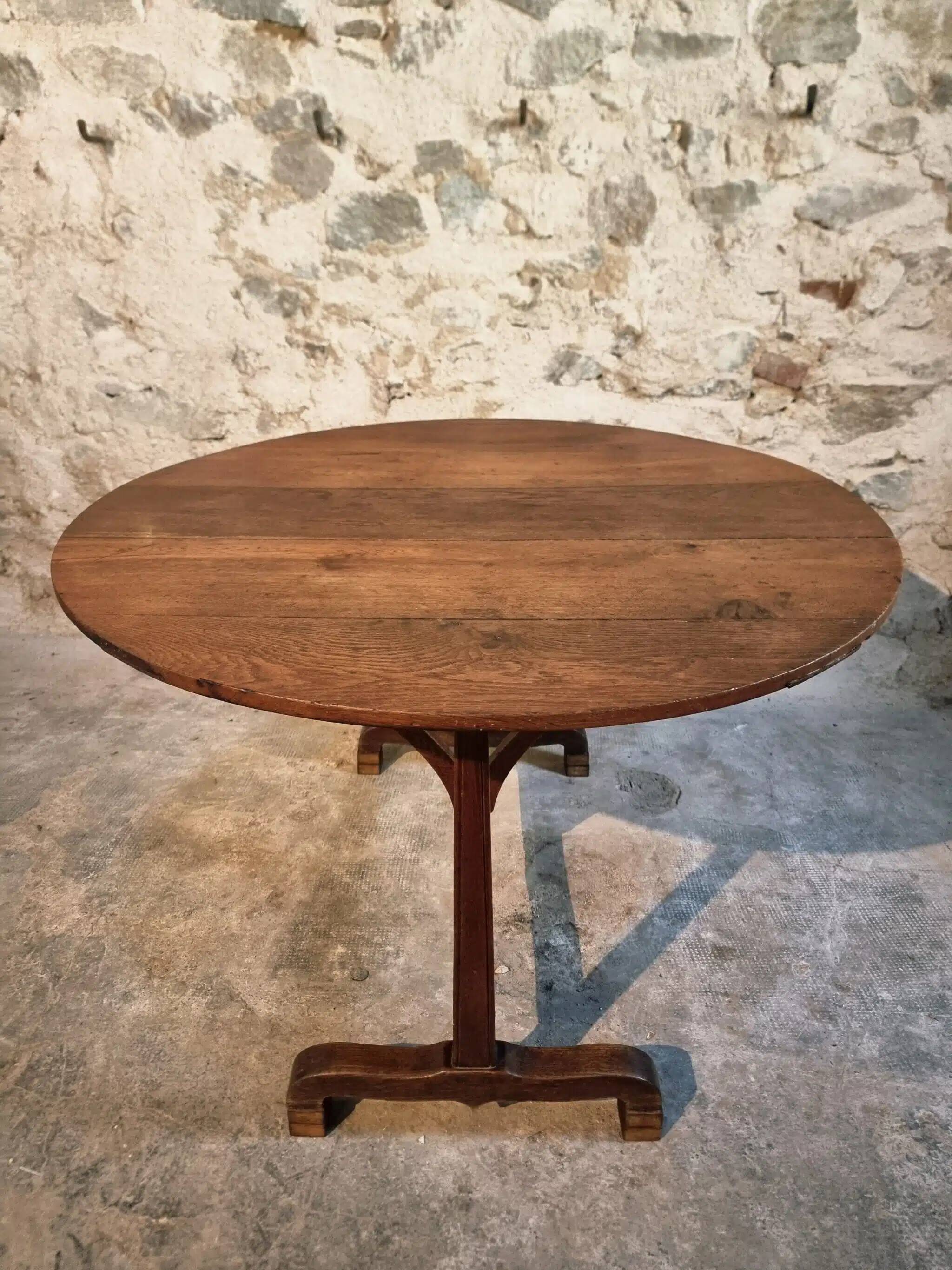 Antique French oak wine table – Loire region – Tilting top – 107 cm diameter