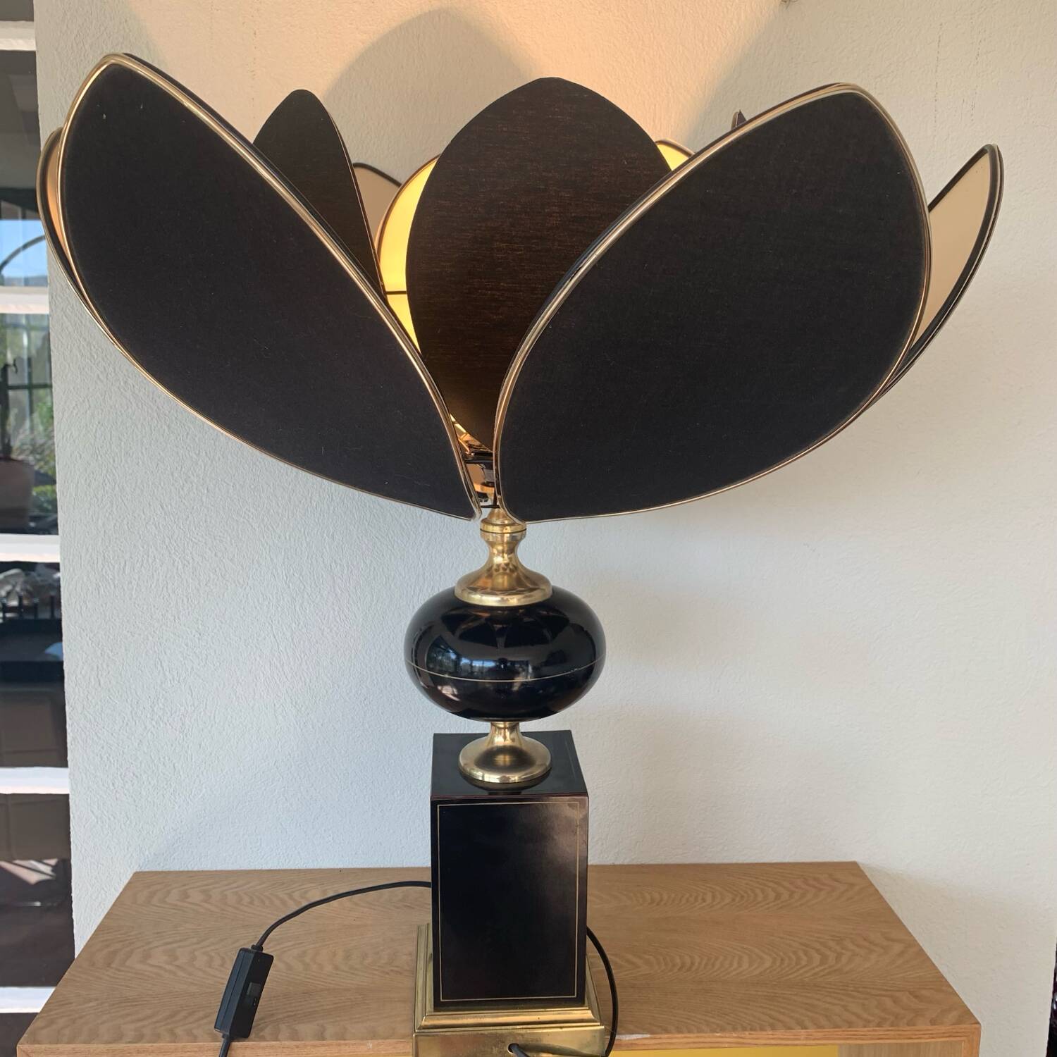 ▪️The Dolphin Lamp Jennings Lotus Lampshade Hollywood Rengency