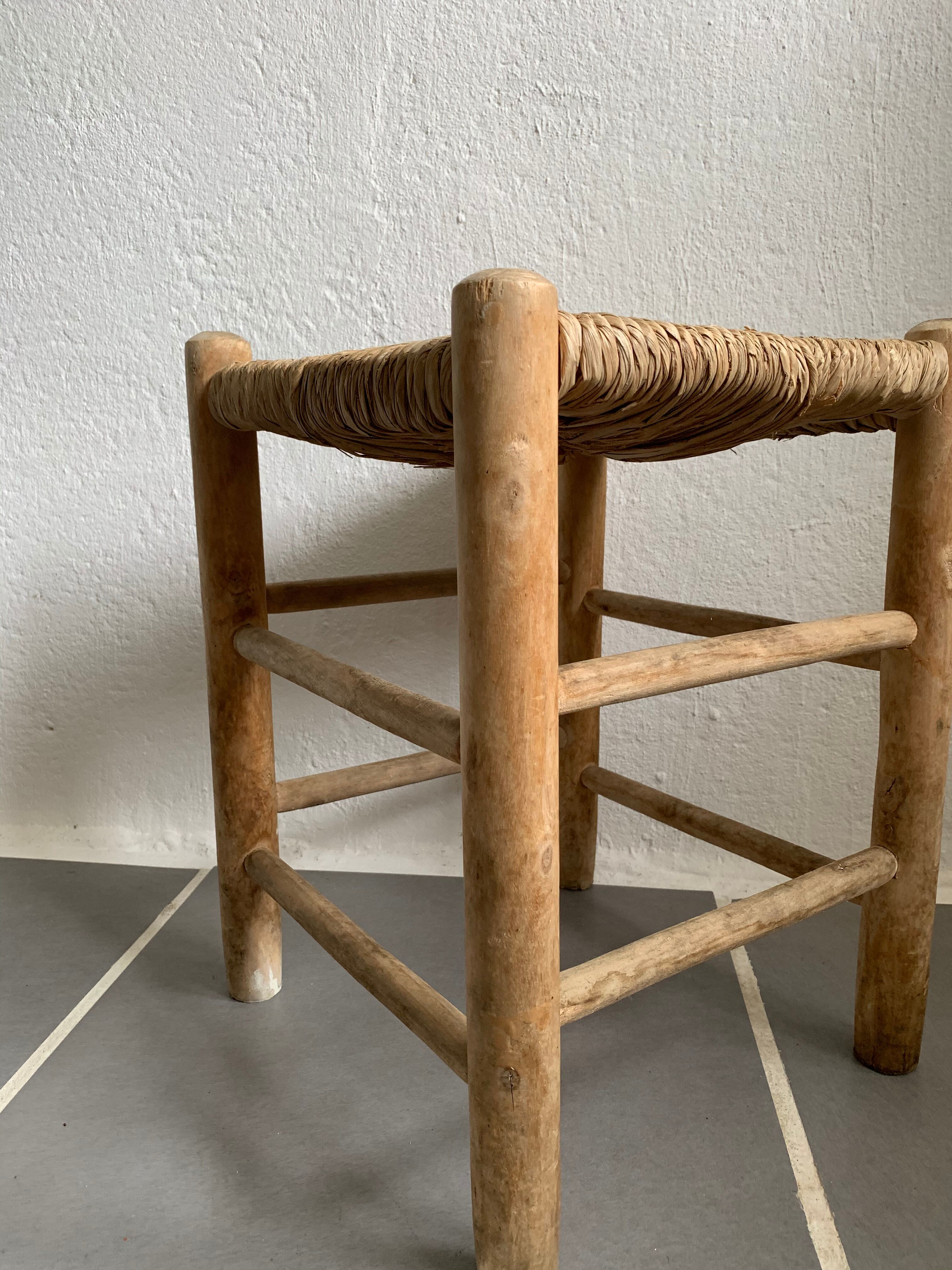Old mulched farm tabouret
