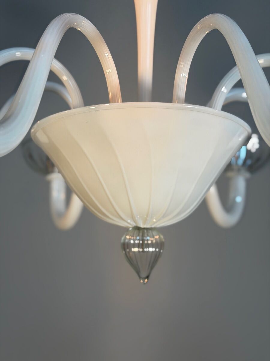 Venetian chandelier in white and colourless Murano glass, circa 1990.
