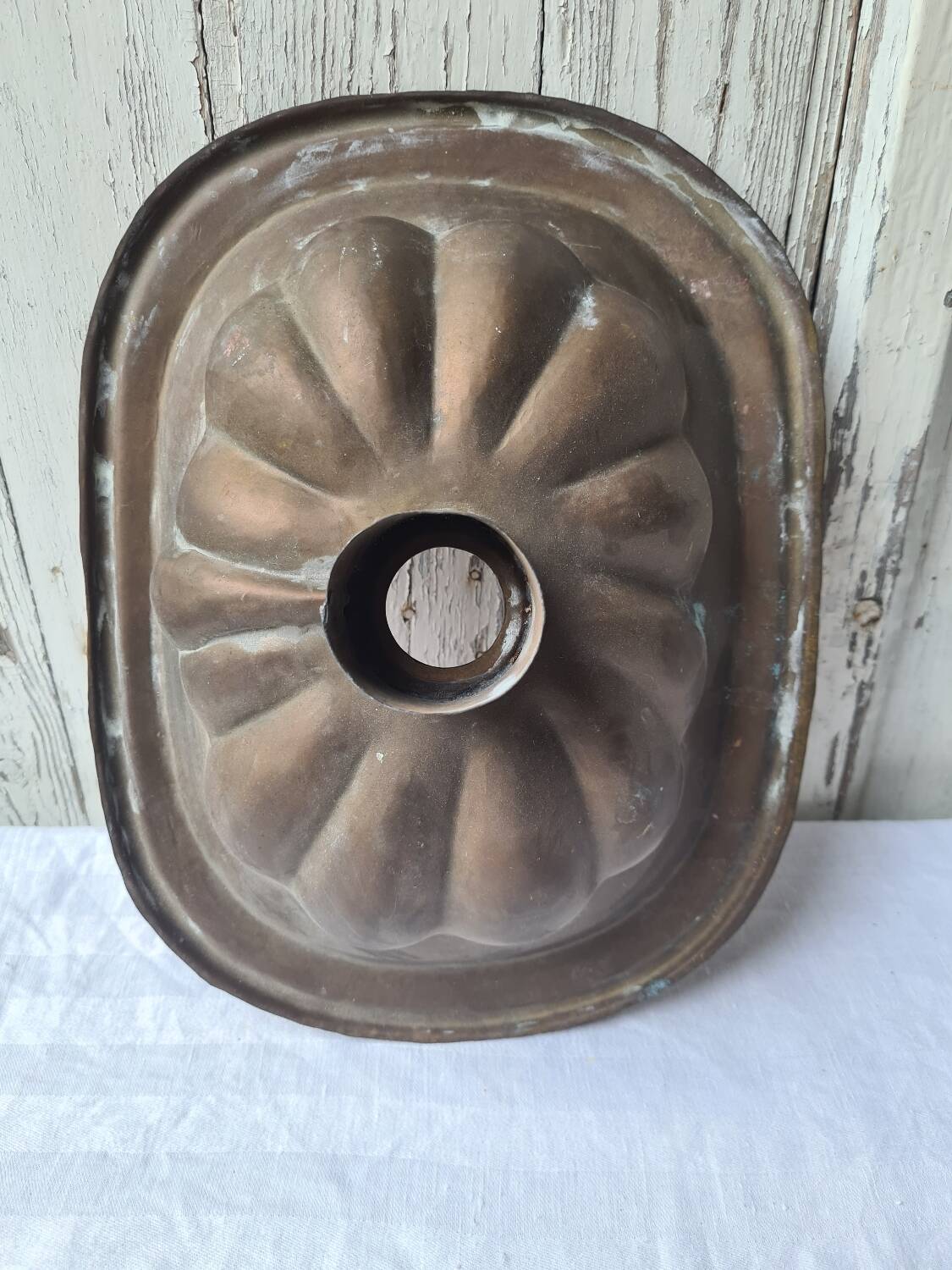 Basin, hammered copper shell hand basin