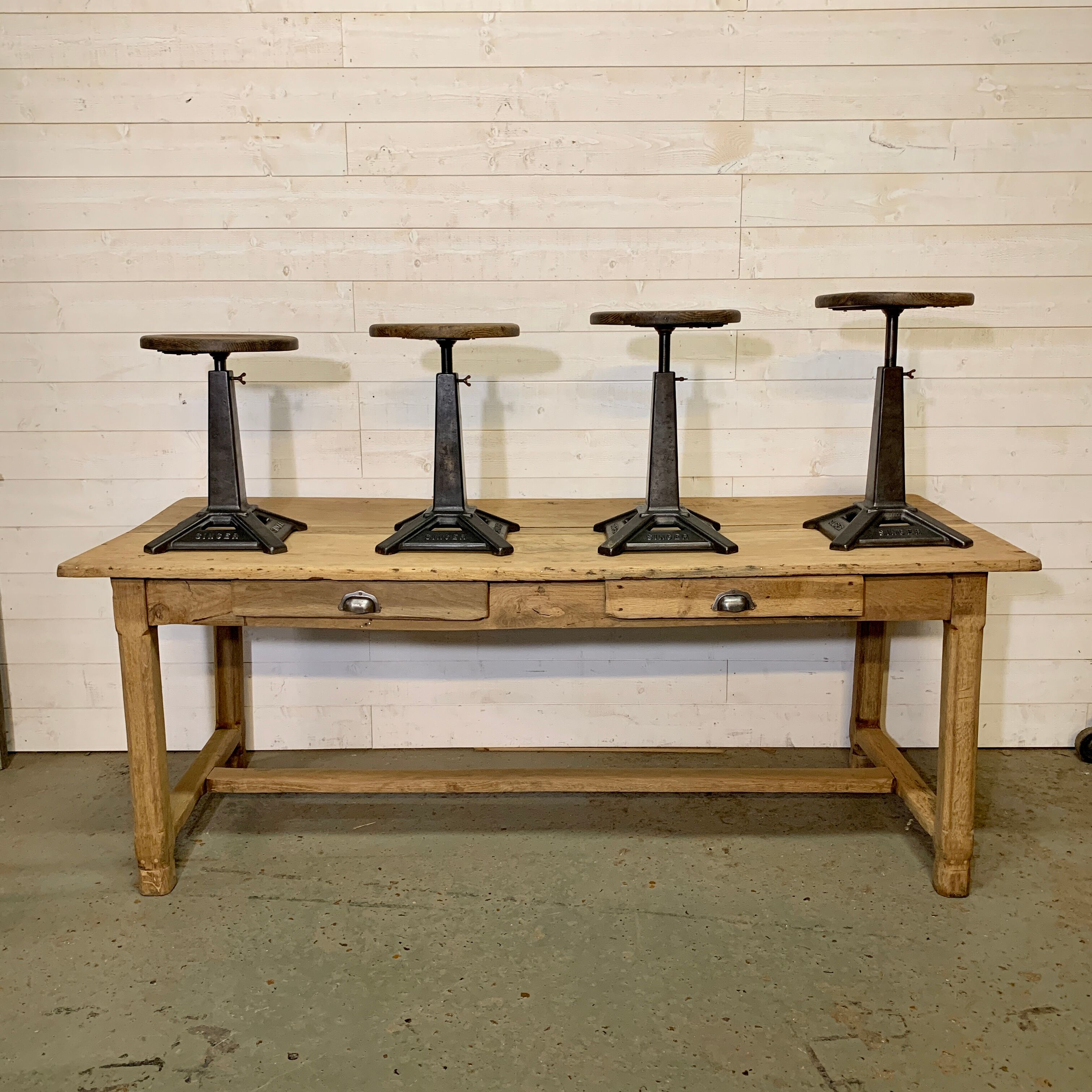 Singer industrial foot stool "Eiffel"