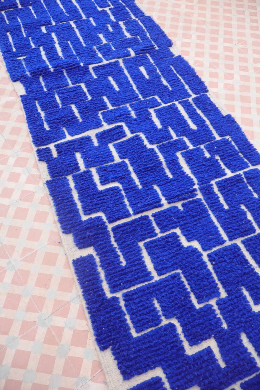 Klein blue Moroccan Berber hallway rug with reliefs