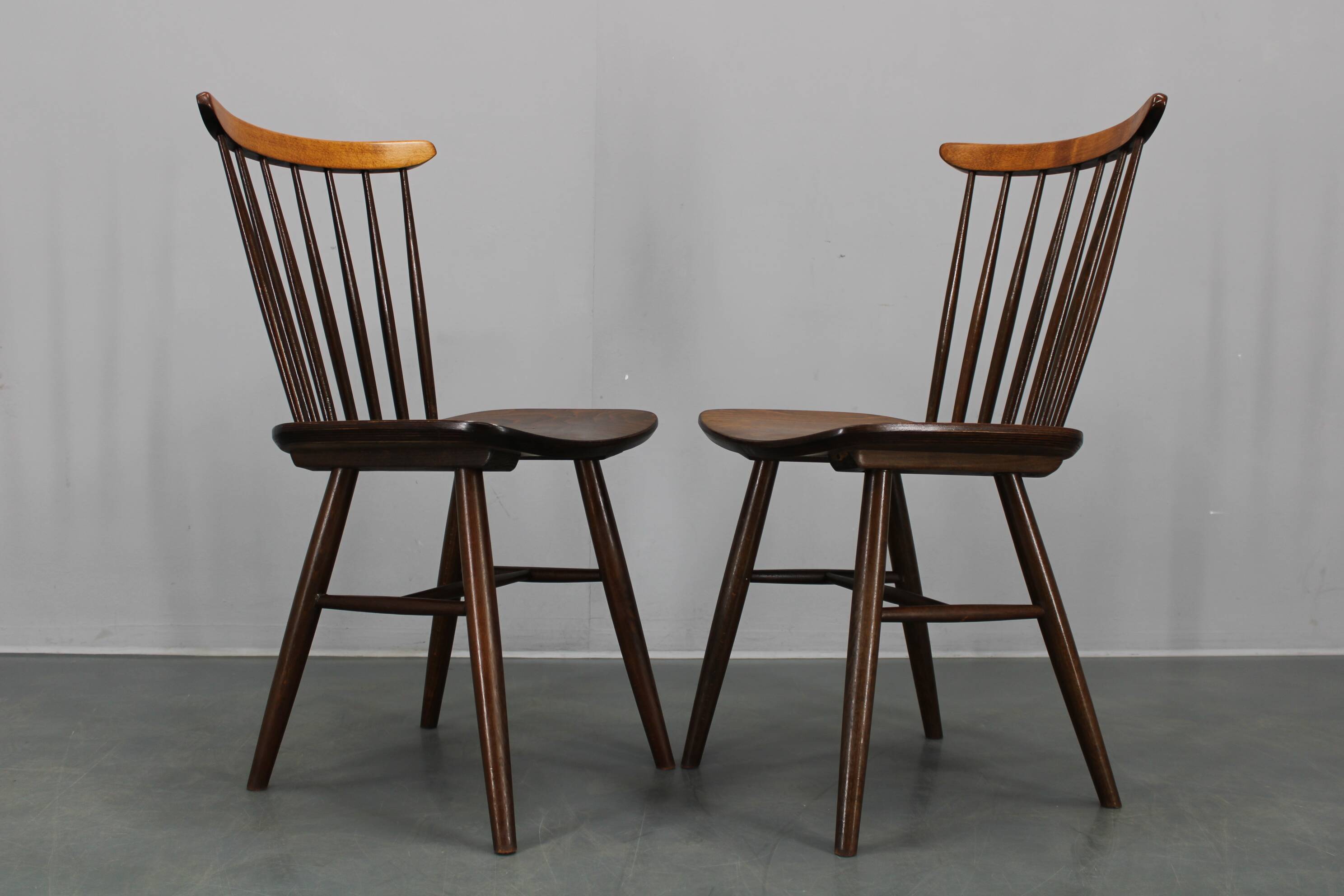 Pair of Drevounia solid beech and plywood veneer chairs, Czechoslovakia, 1970s